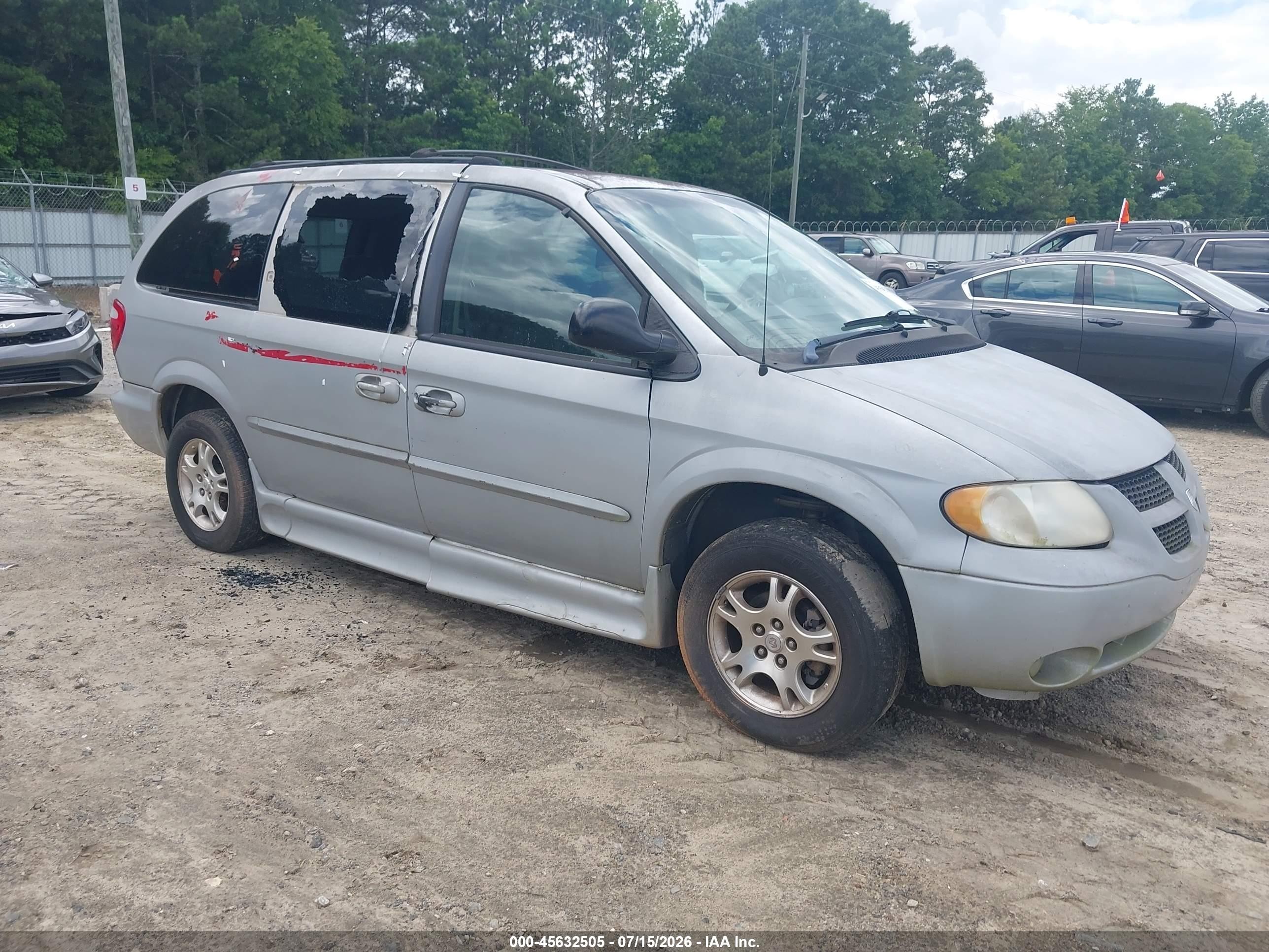 2002 Dodge Grand Caravan Sport Silver vin: 2B4GP44332R575270