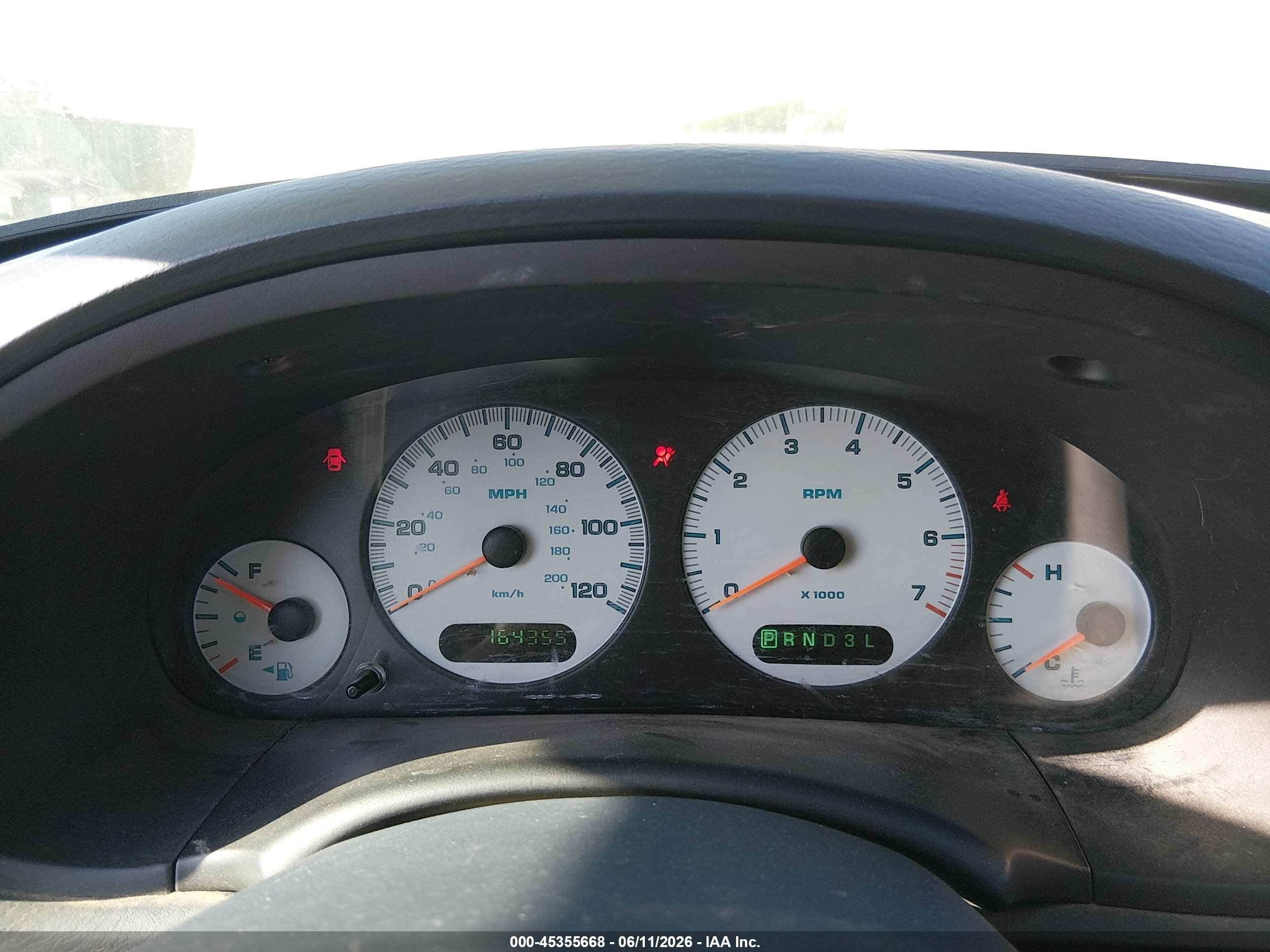 2002 Dodge Grand Caravan Sport White vin: 2B4GP44332R742033