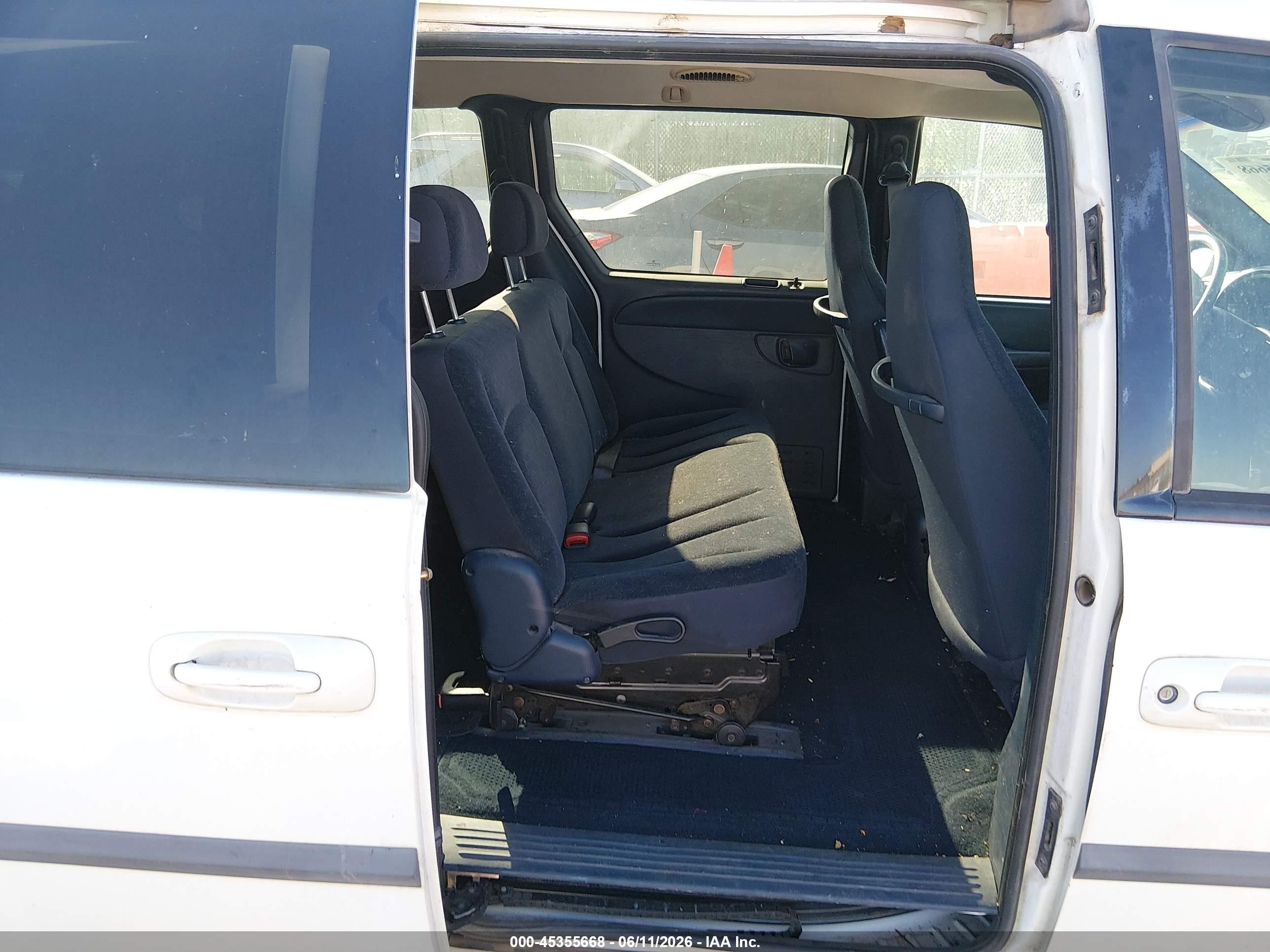 2002 Dodge Grand Caravan Sport White vin: 2B4GP44332R742033
