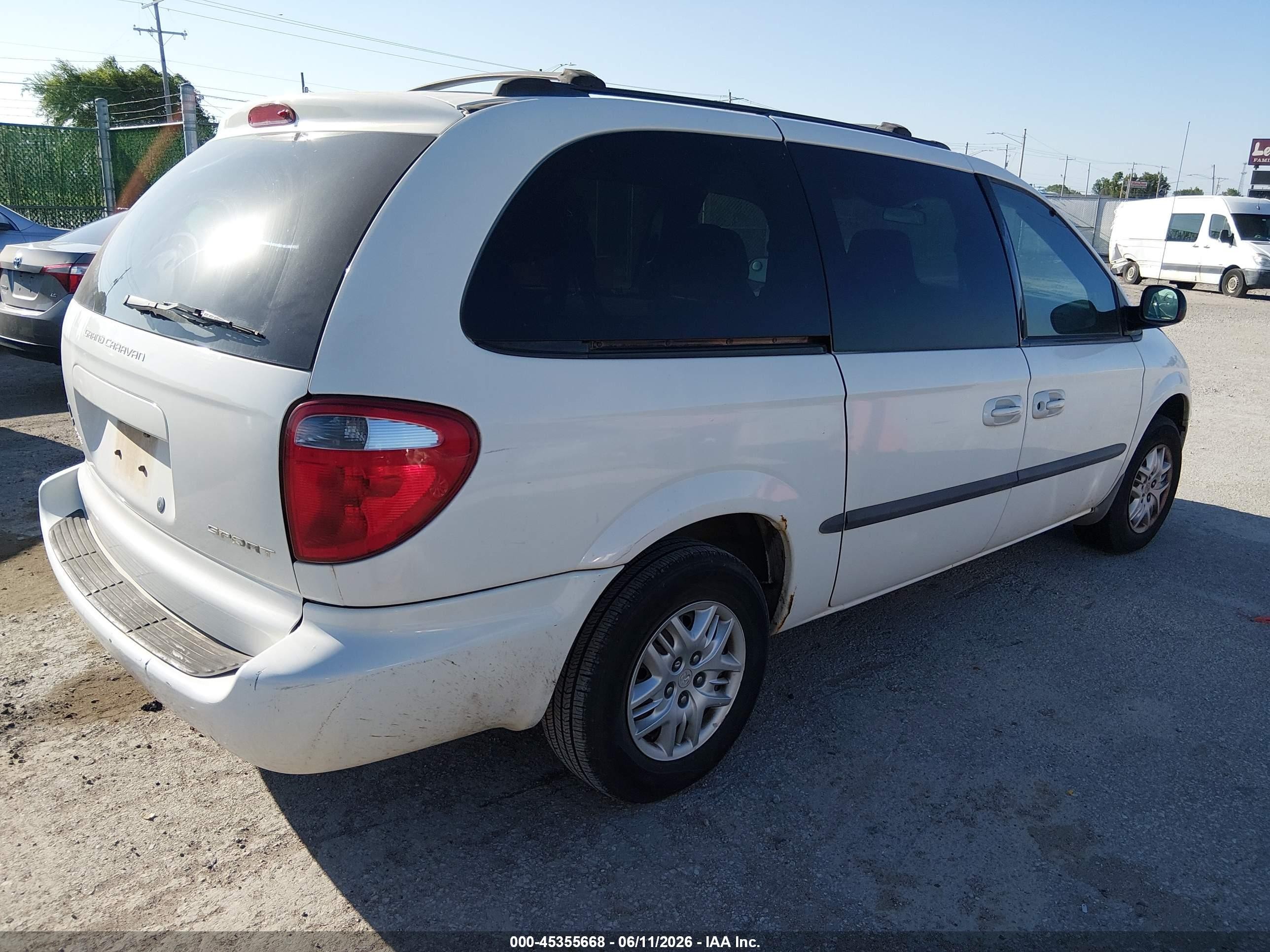2002 Dodge Grand Caravan Sport White vin: 2B4GP44332R742033