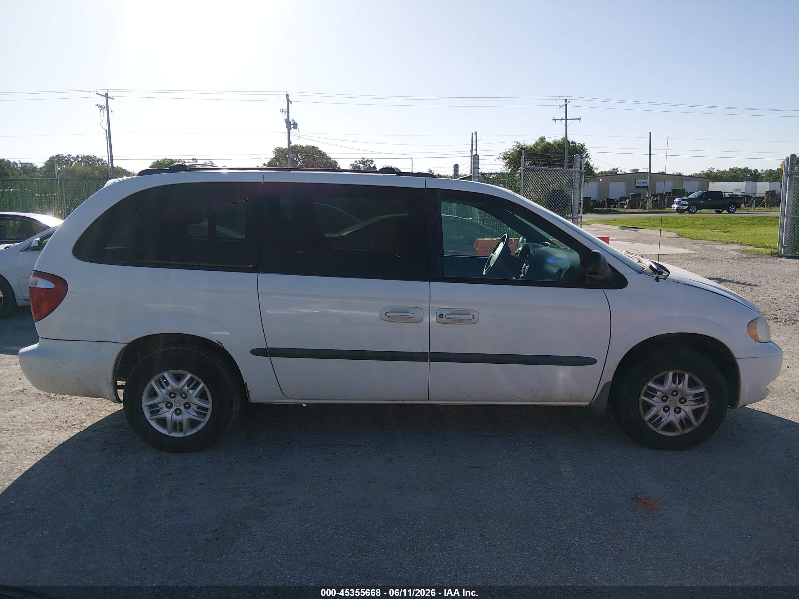 2002 Dodge Grand Caravan Sport White vin: 2B4GP44332R742033