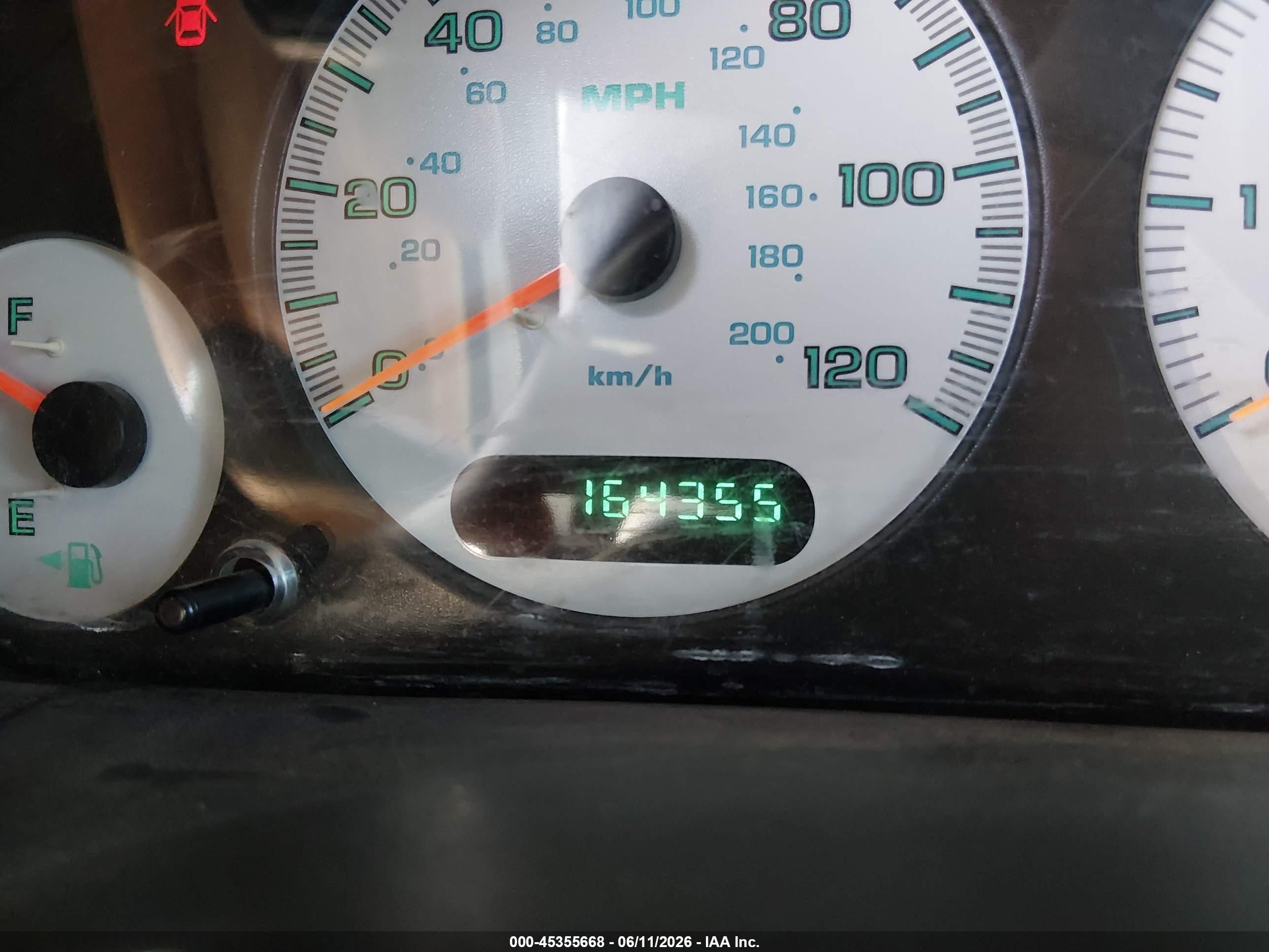 2002 Dodge Grand Caravan Sport White vin: 2B4GP44332R742033