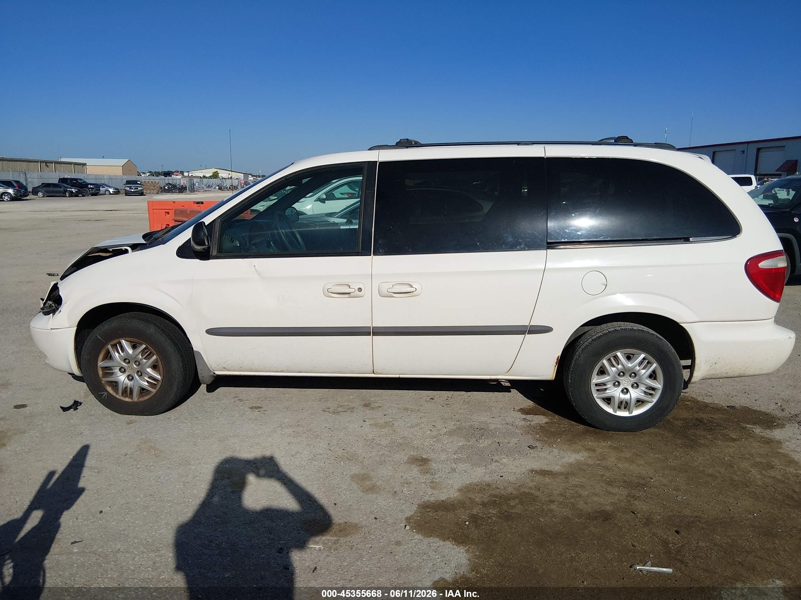 2002 Dodge Grand Caravan Sport White vin: 2B4GP44332R742033