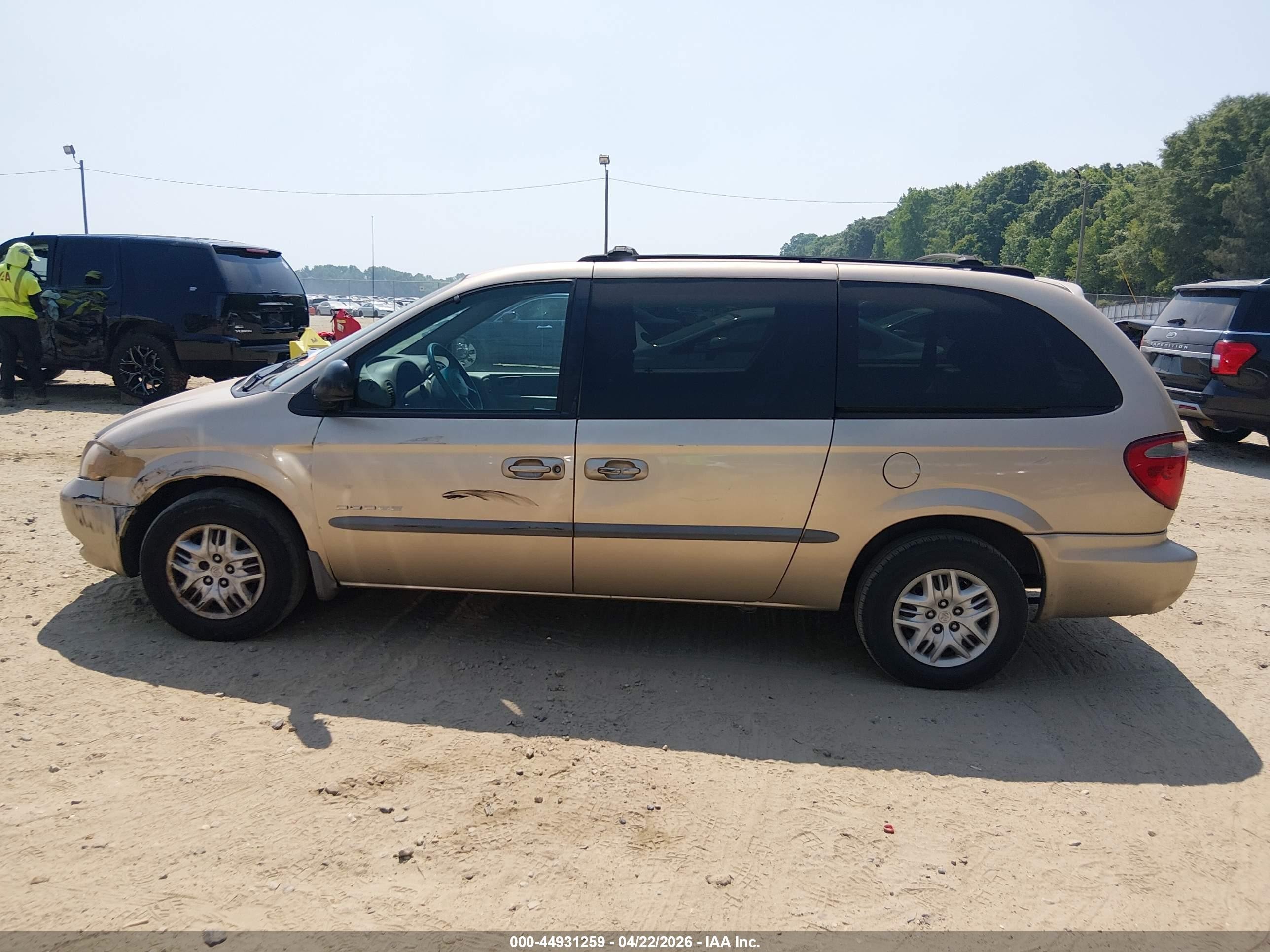 2001 Dodge Grand Caravan Sport Gold vin: 2B4GP44351R306976