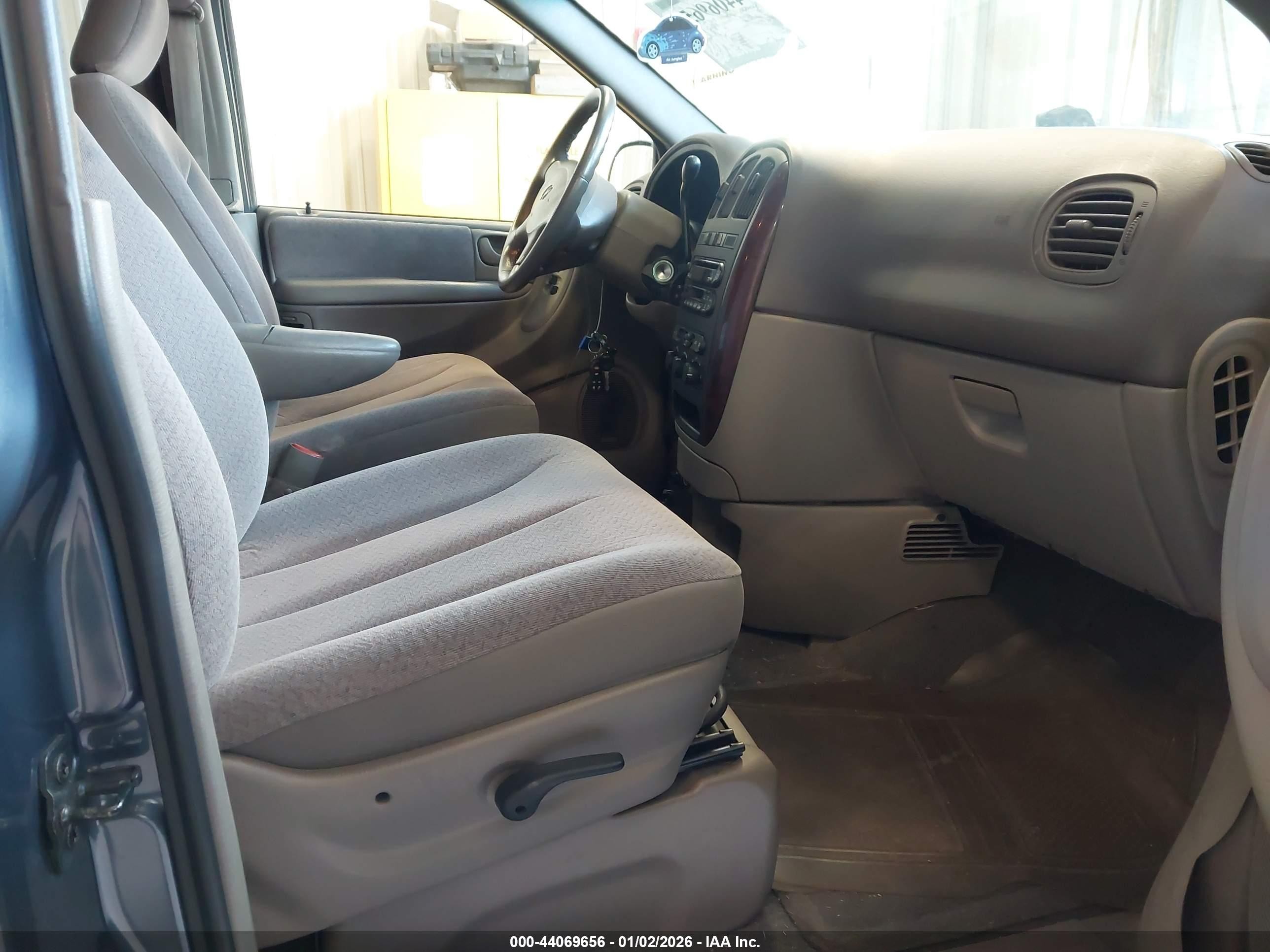 2001 Dodge Grand Caravan Sport Gray vin: 2B4GP44361R207308