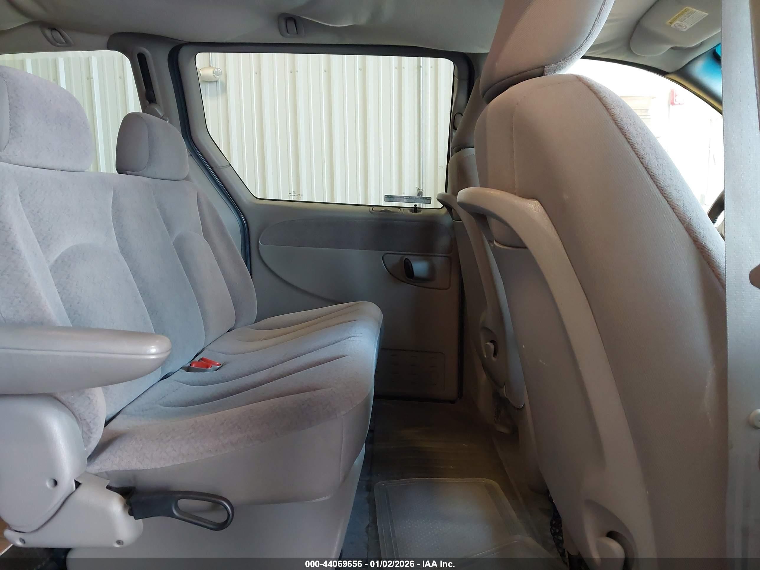 2001 Dodge Grand Caravan Sport Gray vin: 2B4GP44361R207308