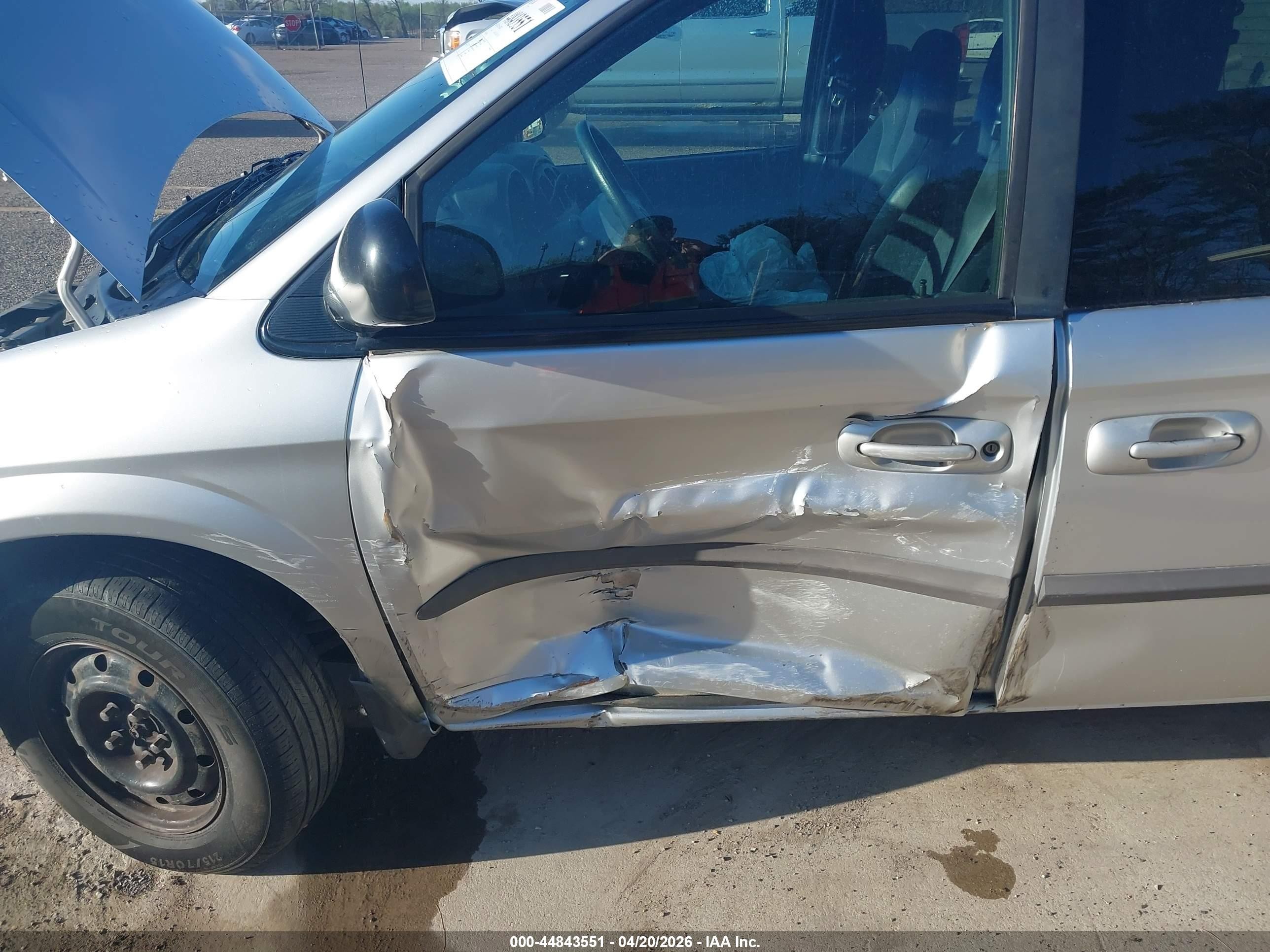 2002 Dodge Grand Caravan Sport Silver vin: 2B4GP44362R585260