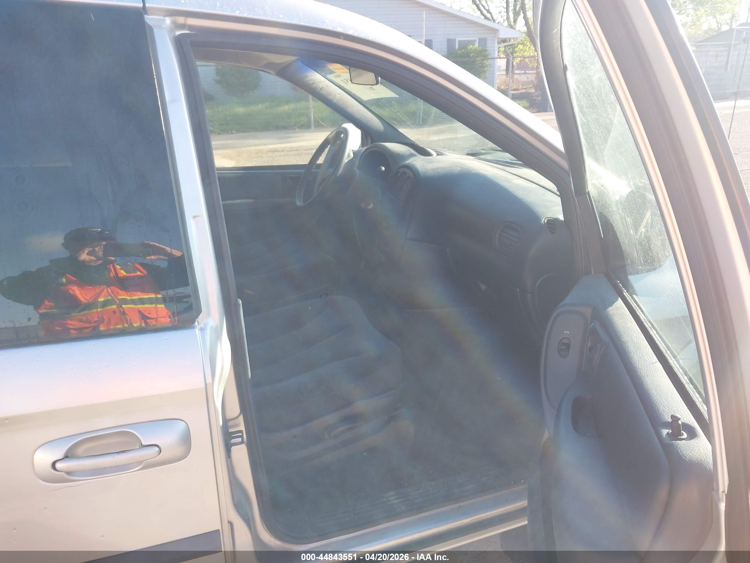 2002 Dodge Grand Caravan Sport Silver vin: 2B4GP44362R585260