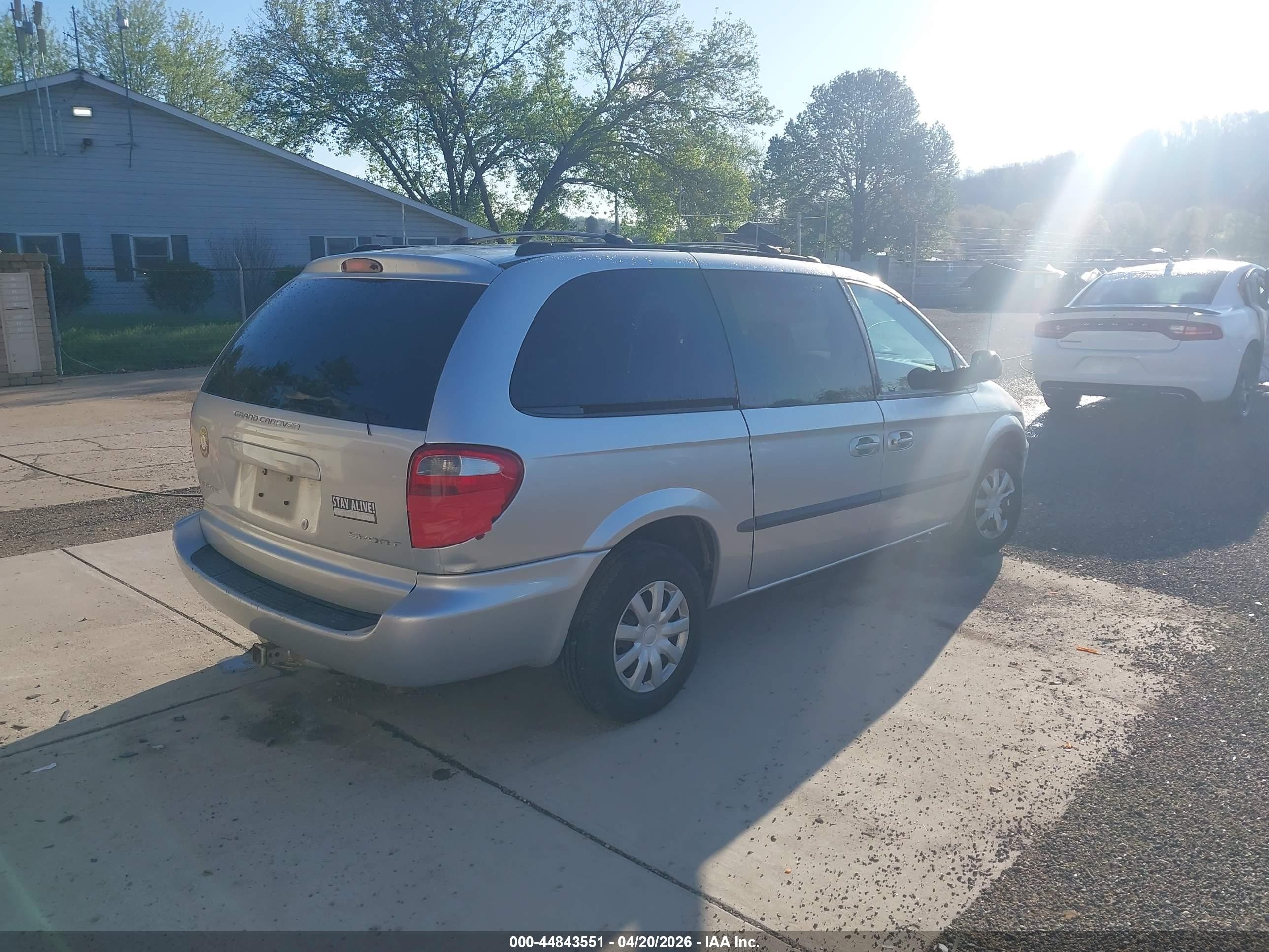 2002 Dodge Grand Caravan Sport Silver vin: 2B4GP44362R585260
