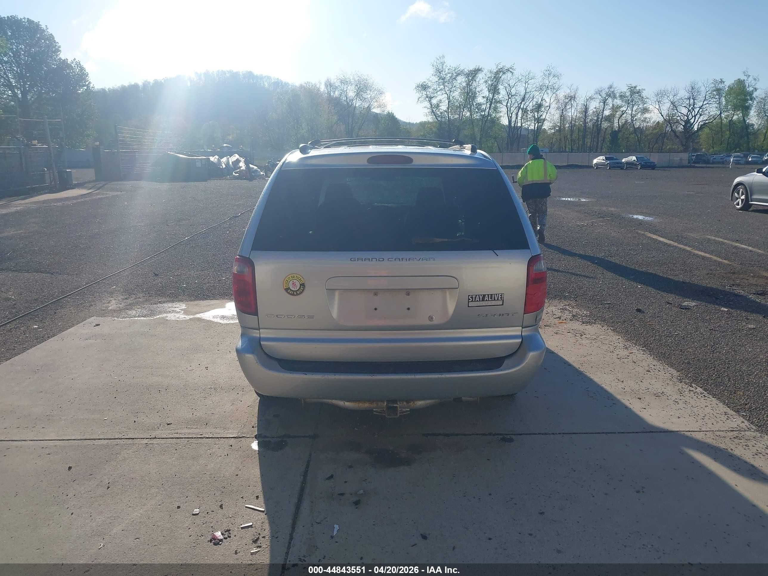 2002 Dodge Grand Caravan Sport Silver vin: 2B4GP44362R585260