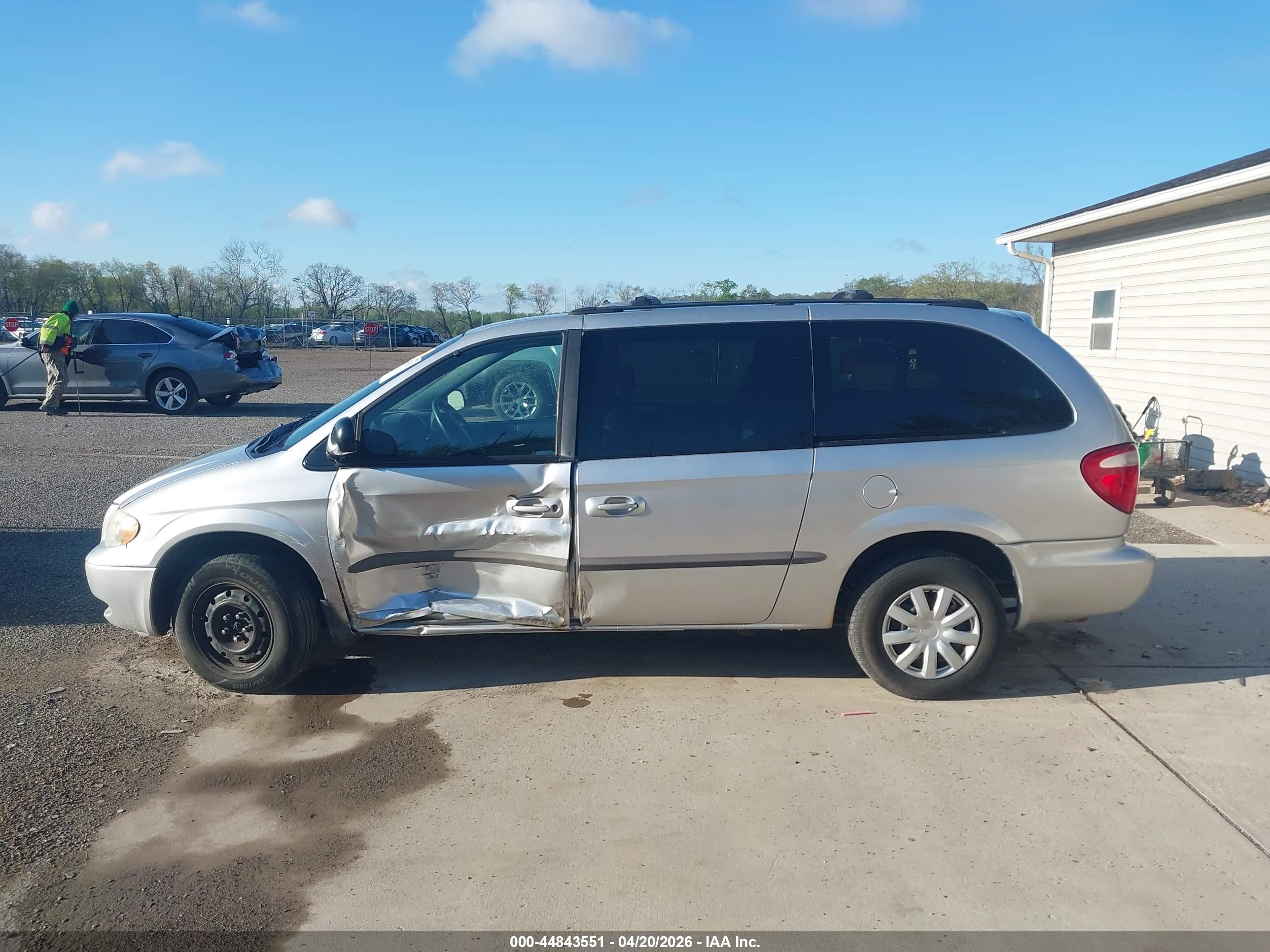 2002 Dodge Grand Caravan Sport Silver vin: 2B4GP44362R585260