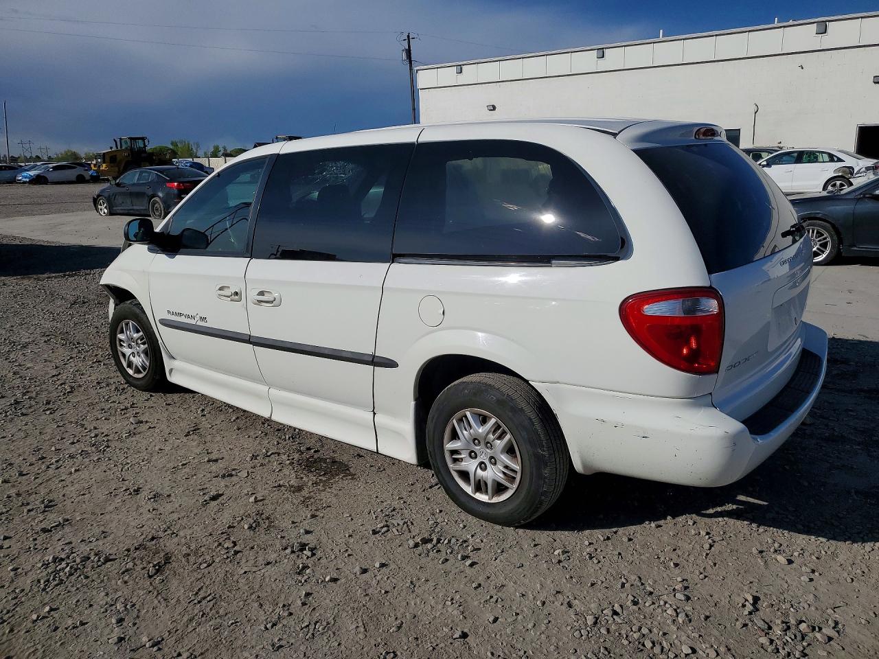 2002 Dodge Caravan White vin: 2B4GP44372R521521