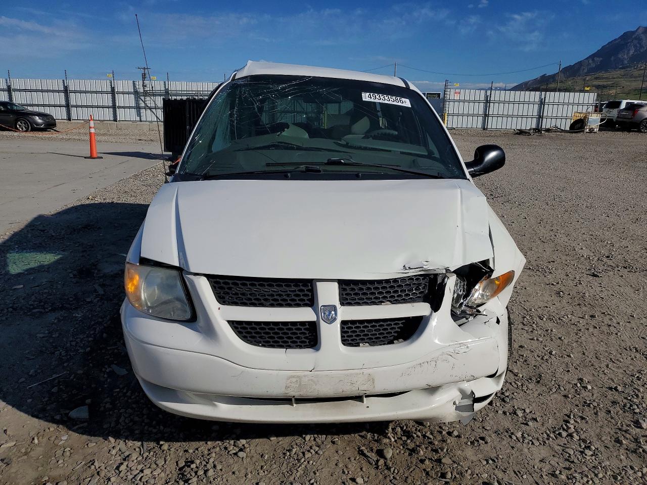 2002 Dodge Caravan White vin: 2B4GP44372R521521