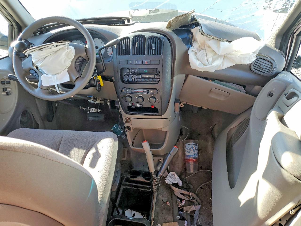 2002 Dodge Caravan White vin: 2B4GP44372R521521