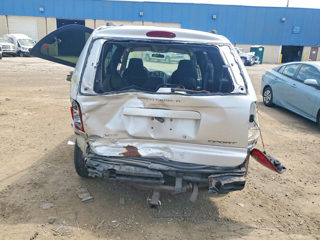 2002 Dodge Grand Caravan Sport Silver vin: 2B4GP44372R737756