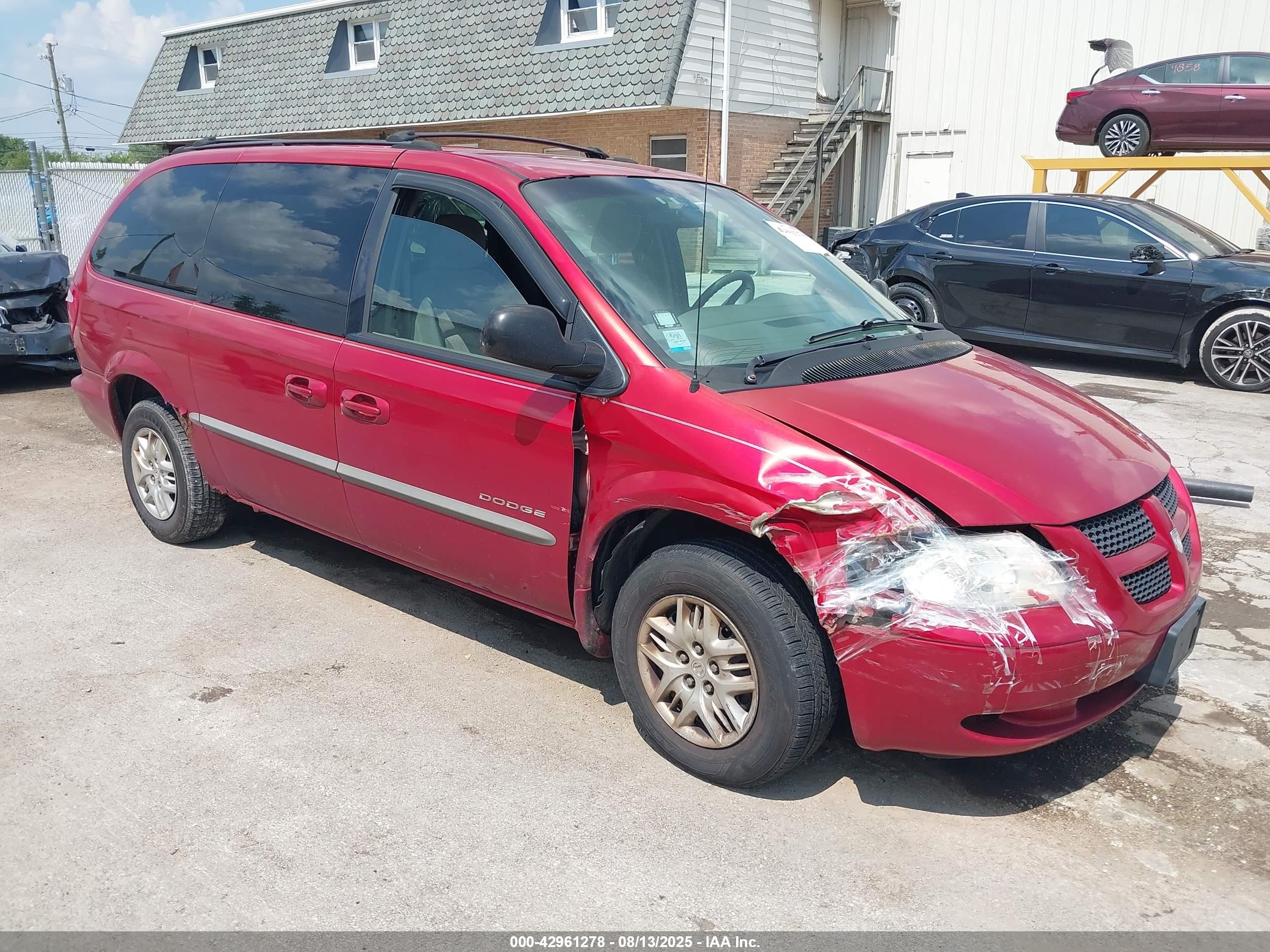 2001 Dodge Grand Caravan Sport Red vin: 2B4GP44381R237104