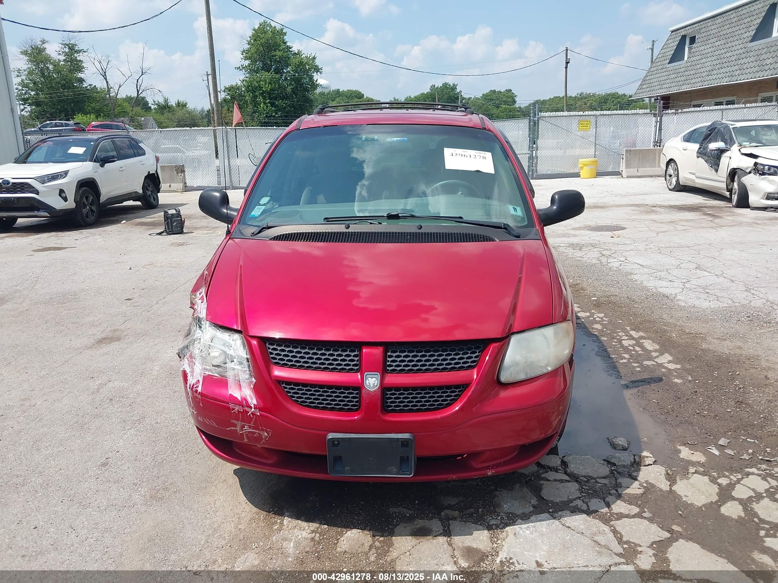 2001 Dodge Grand Caravan Sport Red vin: 2B4GP44381R237104