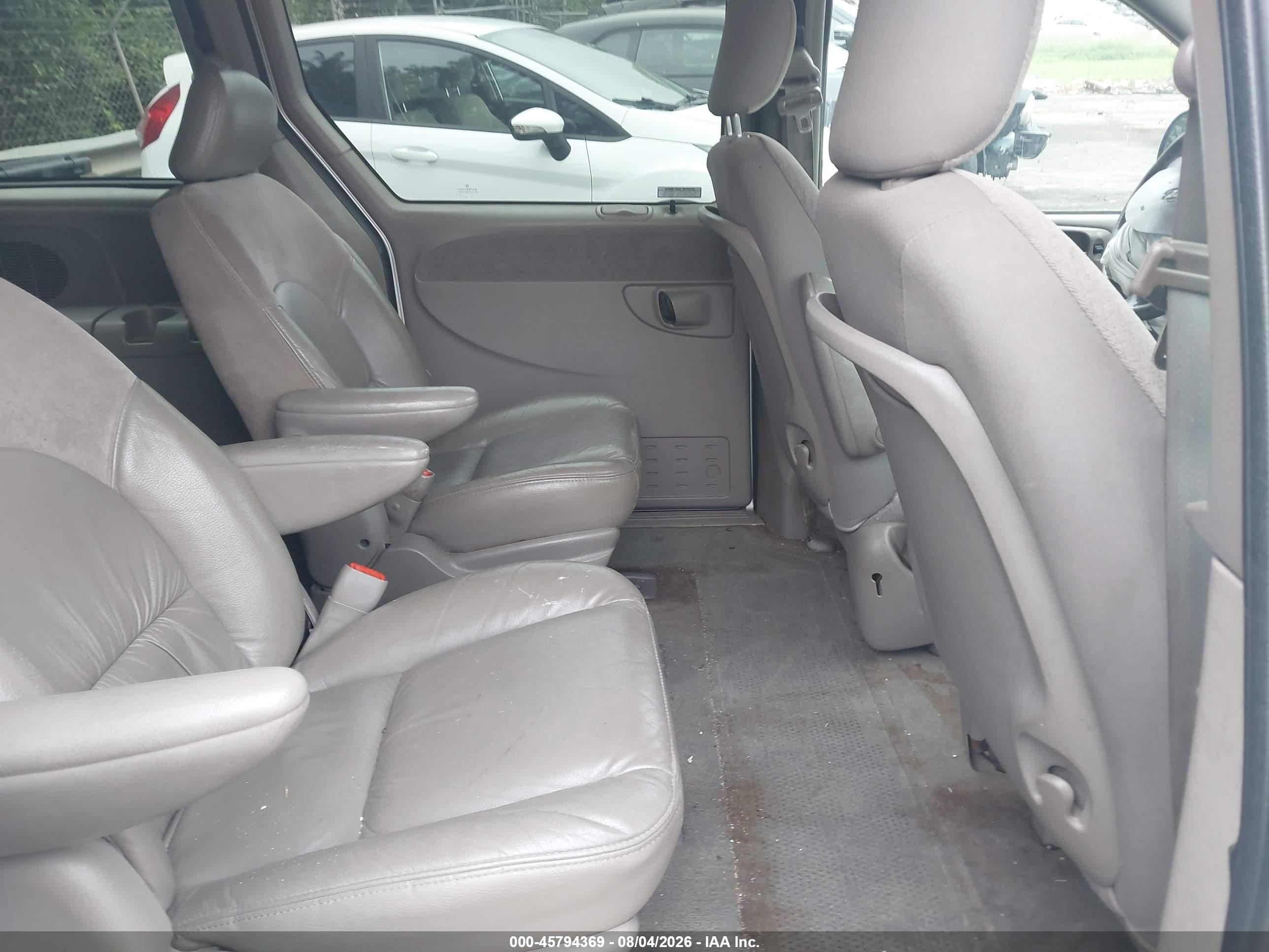 2001 Dodge Grand Caravan Sport Silver vin: 2B4GP44381R351250