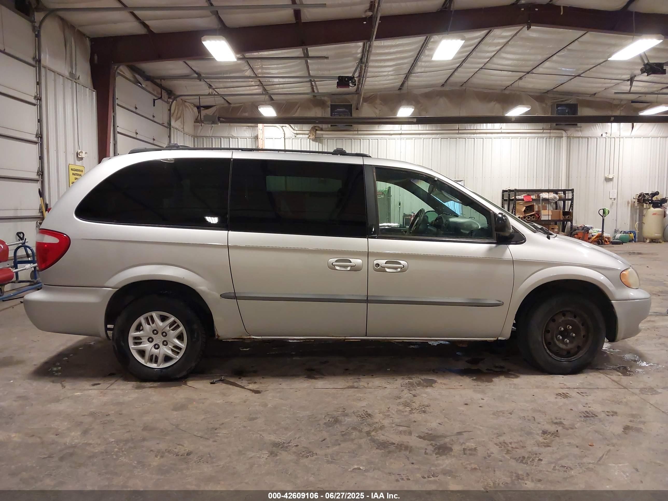 2001 Dodge Grand Caravan Sport Silver vin: 2B4GP44381R365925