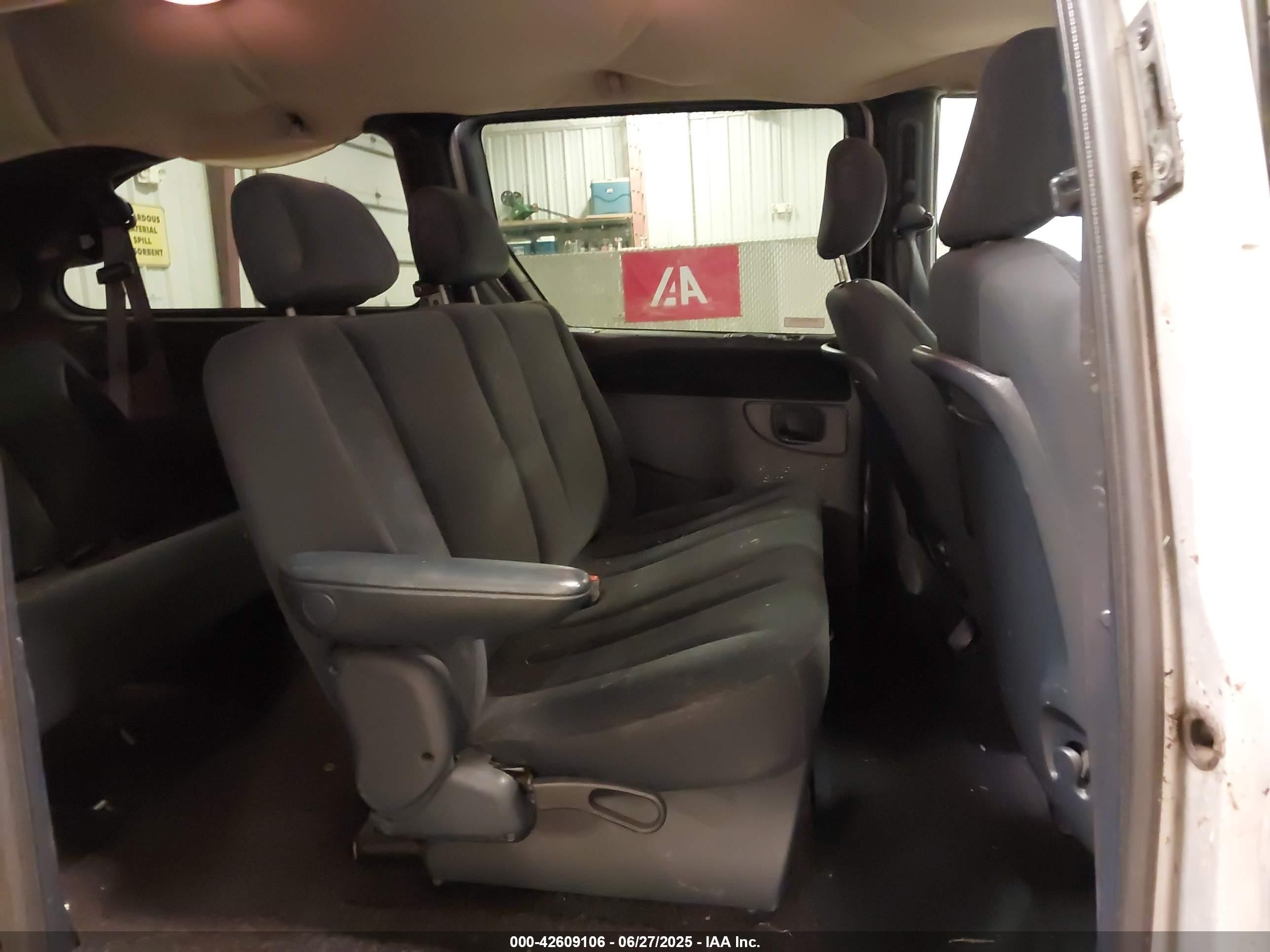 2001 Dodge Grand Caravan Sport Silver vin: 2B4GP44381R365925