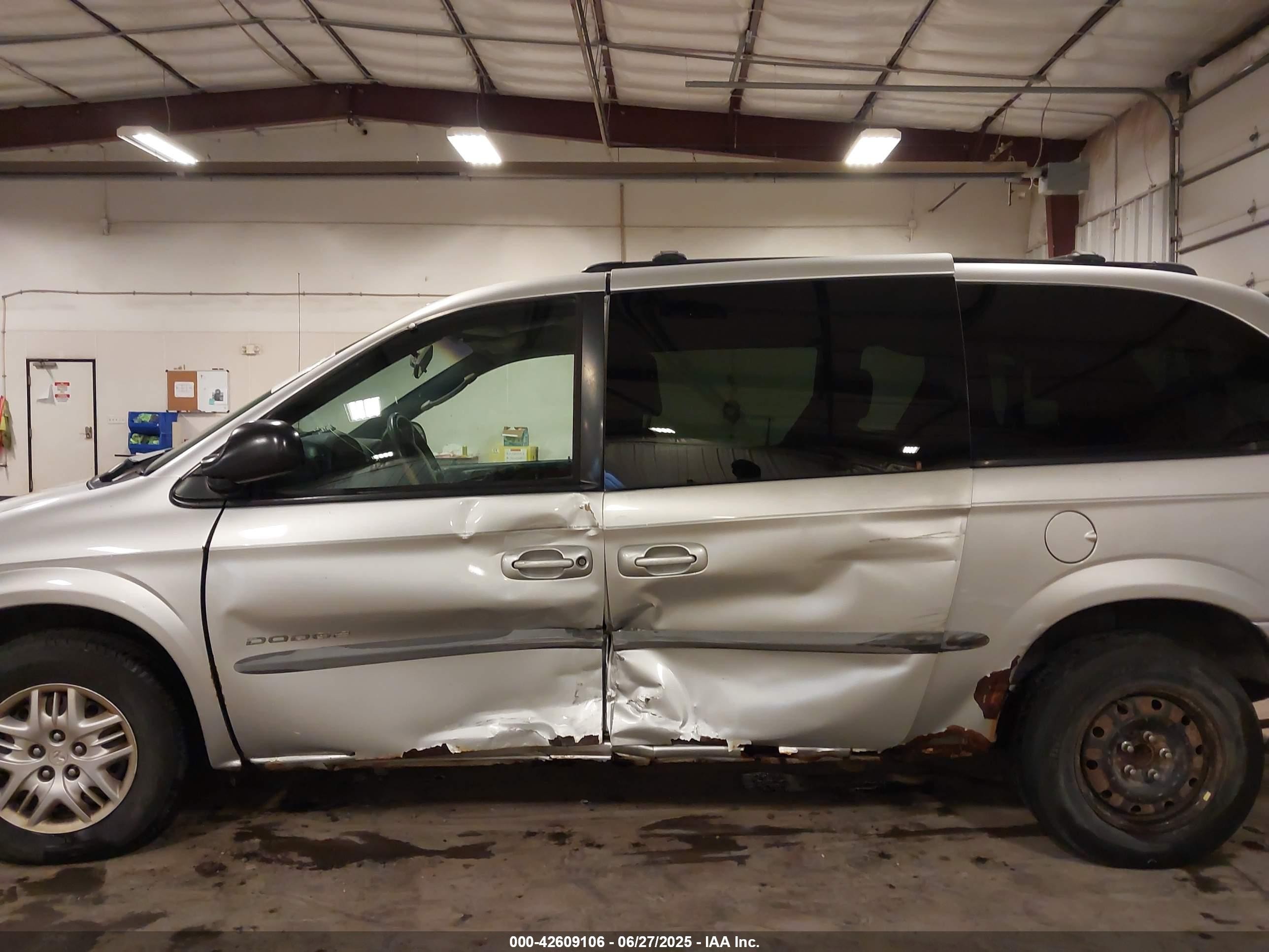 2001 Dodge Grand Caravan Sport Silver vin: 2B4GP44381R365925
