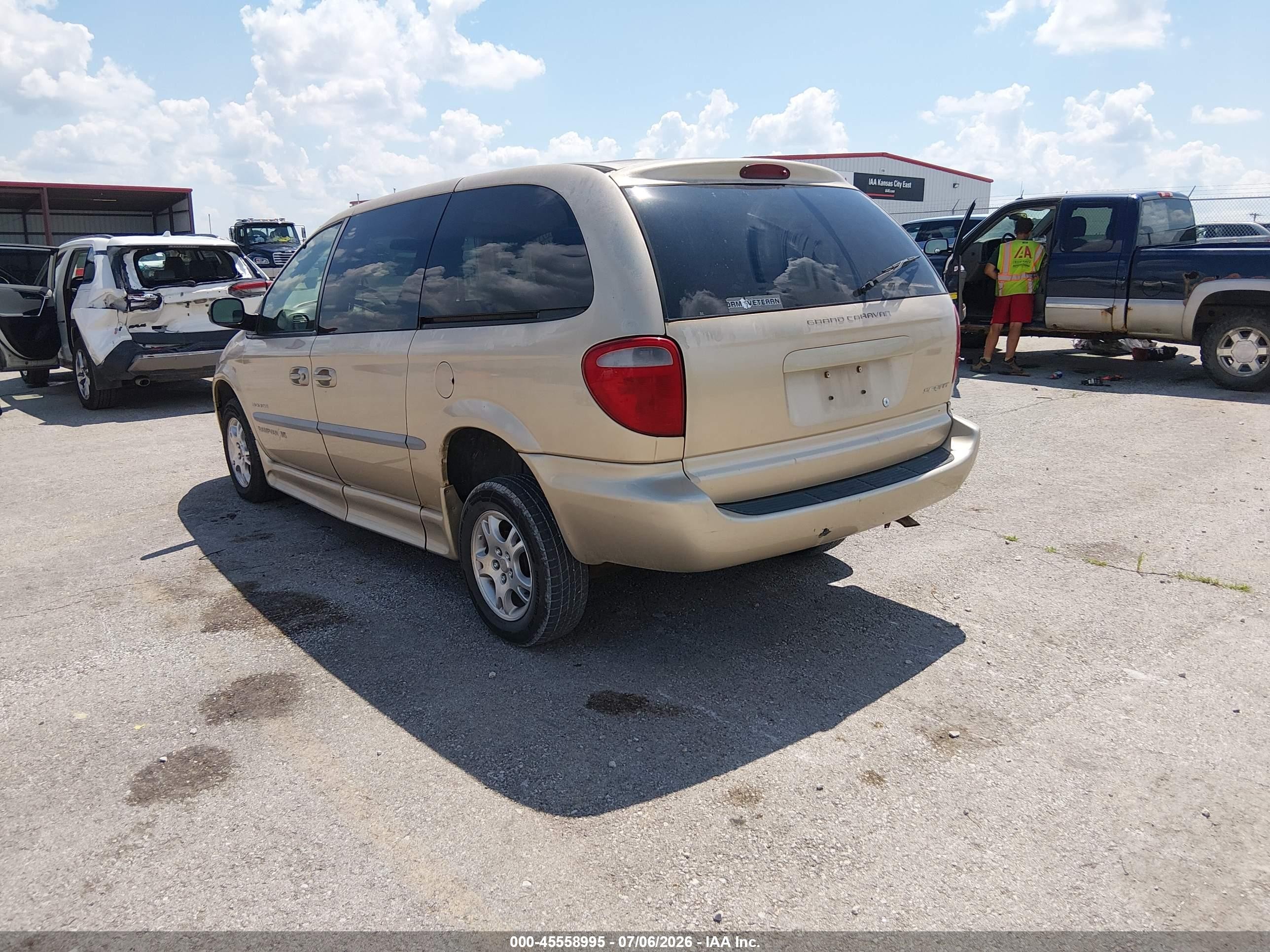 2001 Dodge Grand Caravan Sport Champagne vin: 2B4GP443X1R215377