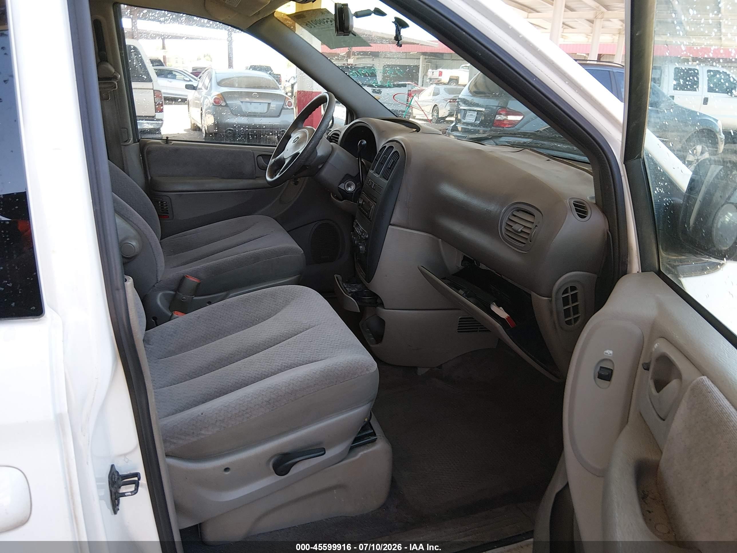 2001 Dodge Grand Caravan Sport White vin: 2B4GP443X1R310649