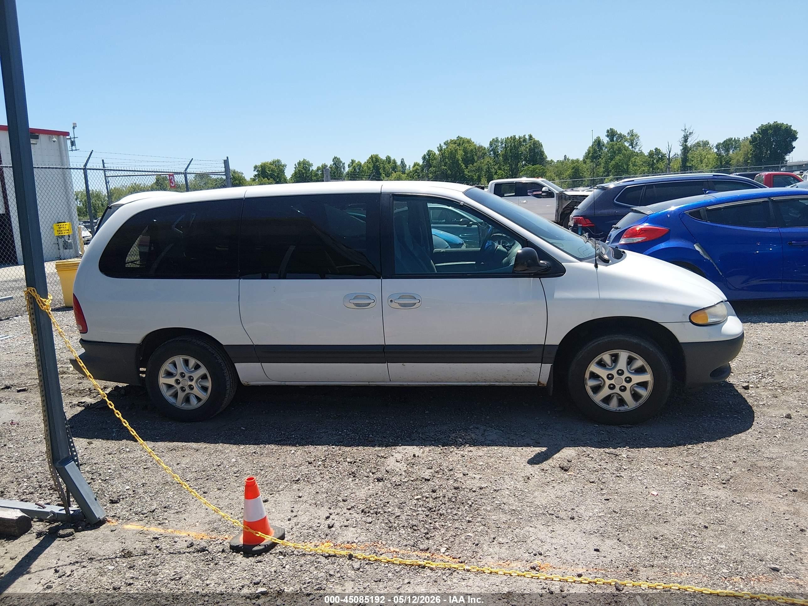 1999 Dodge Grand Caravan Se White vin: 2B4GP44G7XR202419