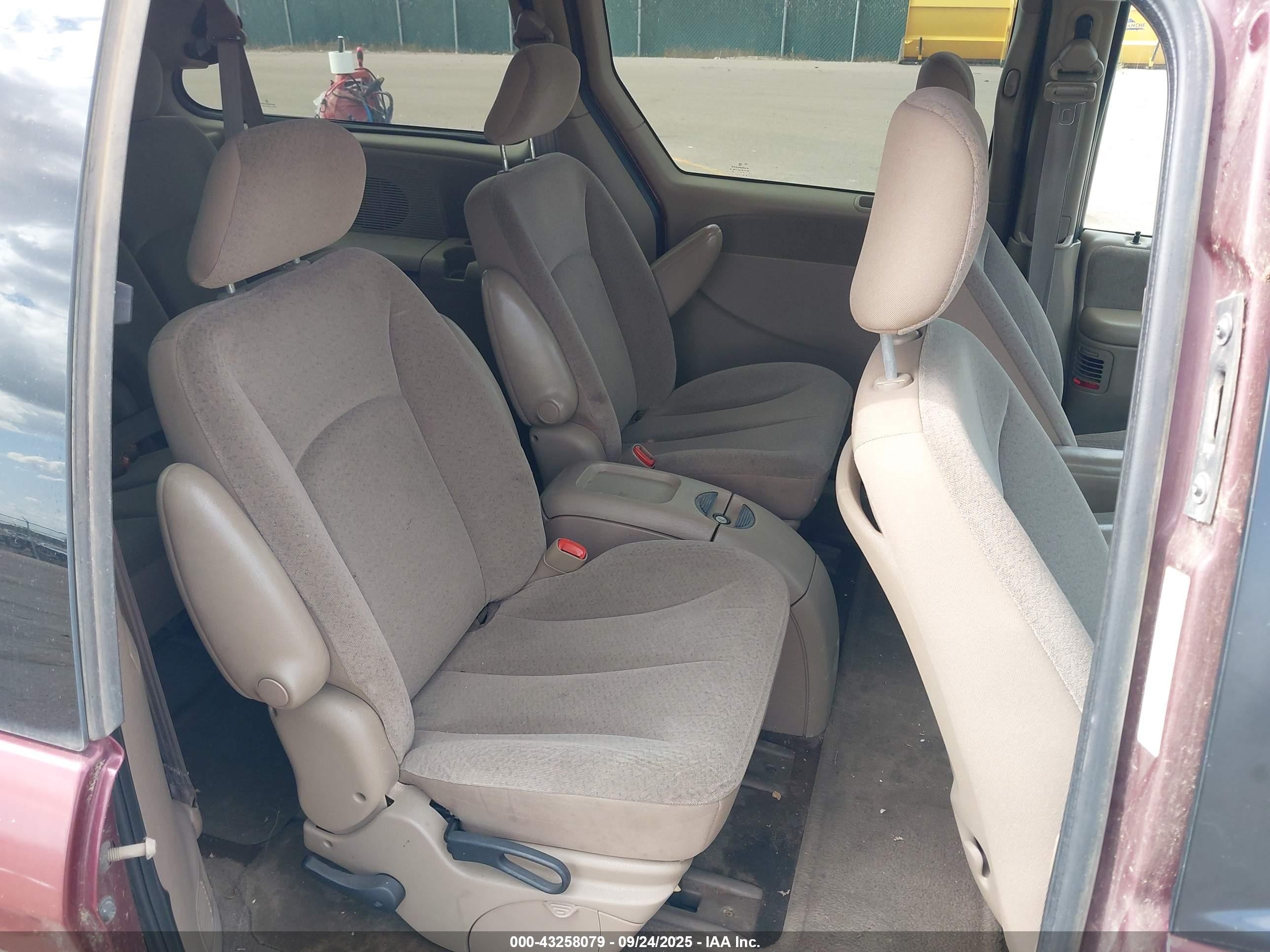 2001 Dodge Grand Caravan Sport Maroon vin: 2B4GP44G91R194329