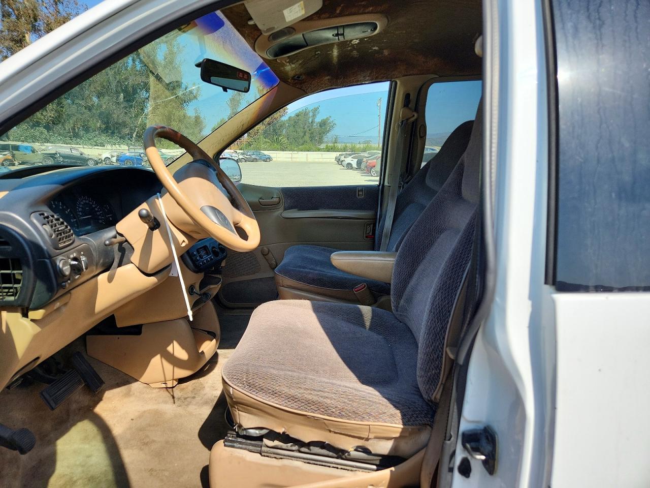 1997 Dodge Grand Caravan Se White vin: 2B4GP44R1VR361998
