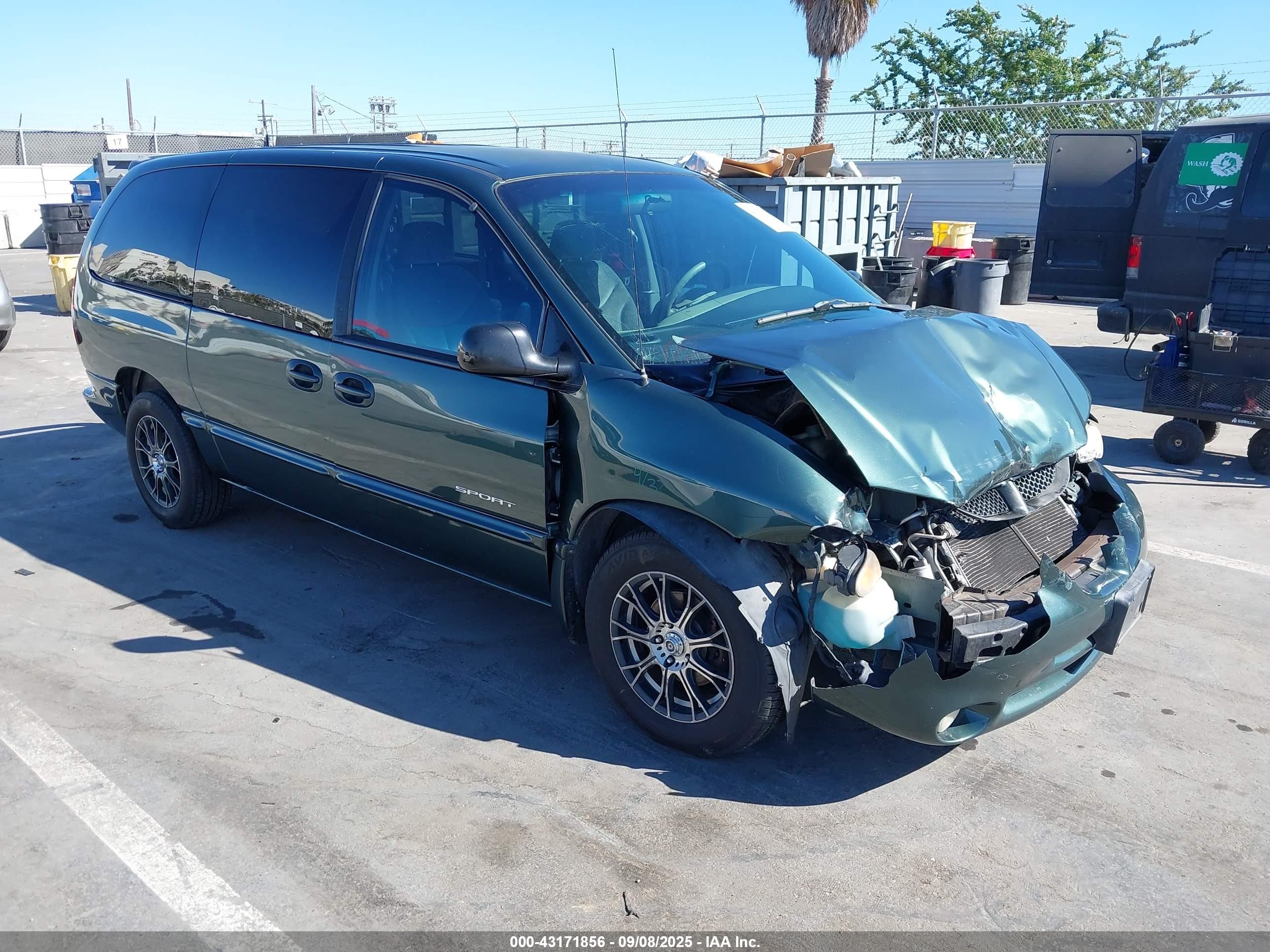 2B4GP44R3YR623136