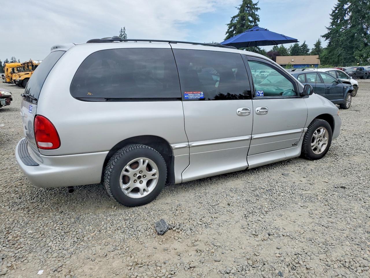 2000 Dodge Grand Caravan Se Silver vin: 2B4GP44R3YR666620