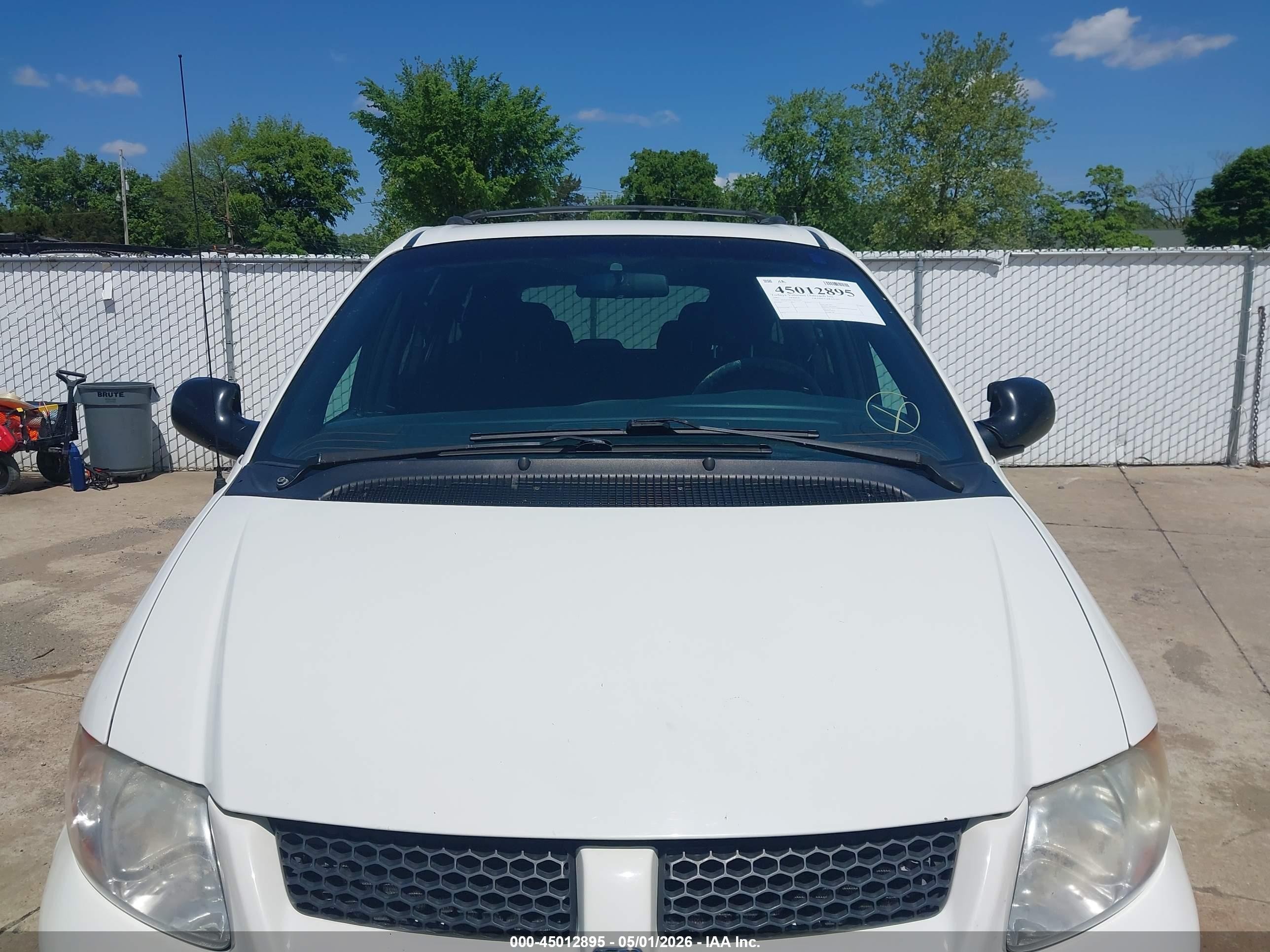 2001 Dodge Grand Caravan Sport White vin: 2B4GP44R41R137201