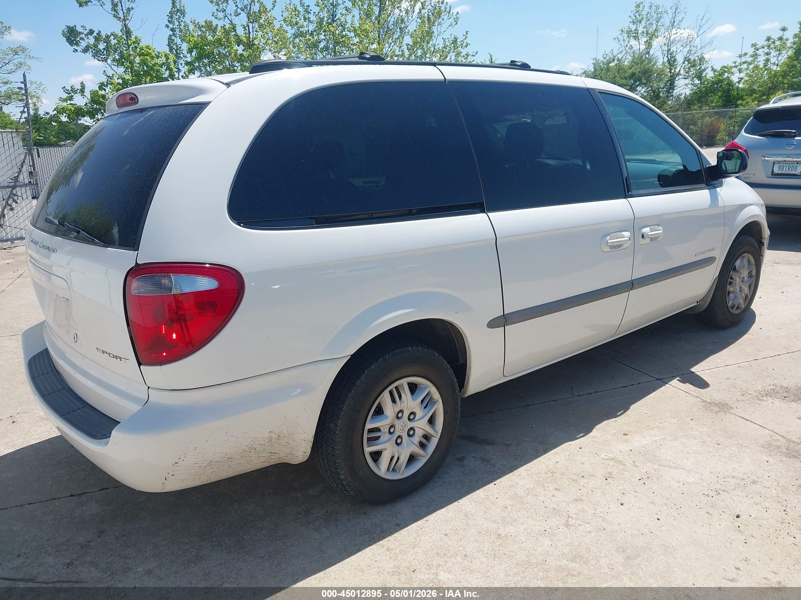 2001 Dodge Grand Caravan Sport White vin: 2B4GP44R41R137201