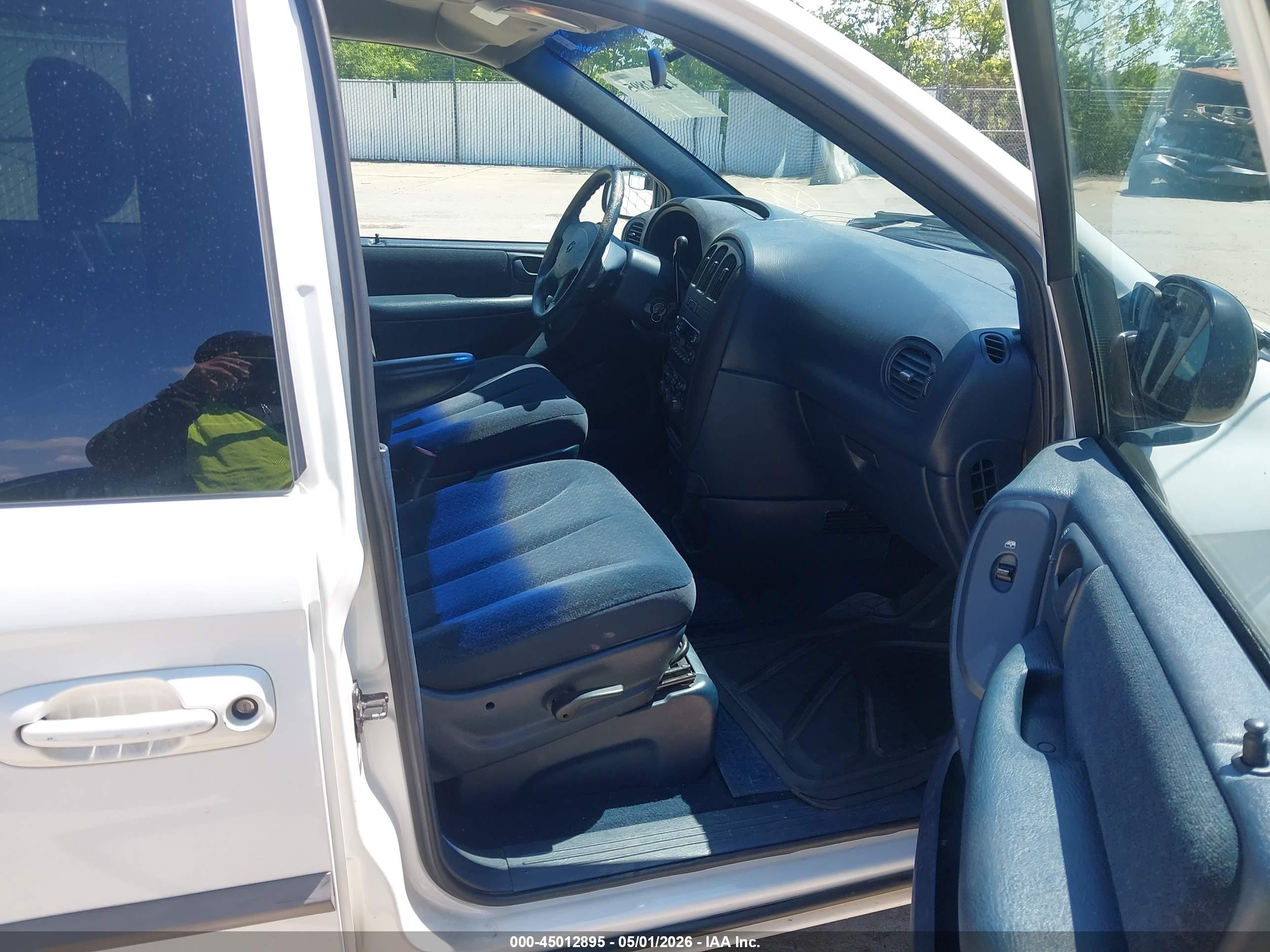2001 Dodge Grand Caravan Sport White vin: 2B4GP44R41R137201