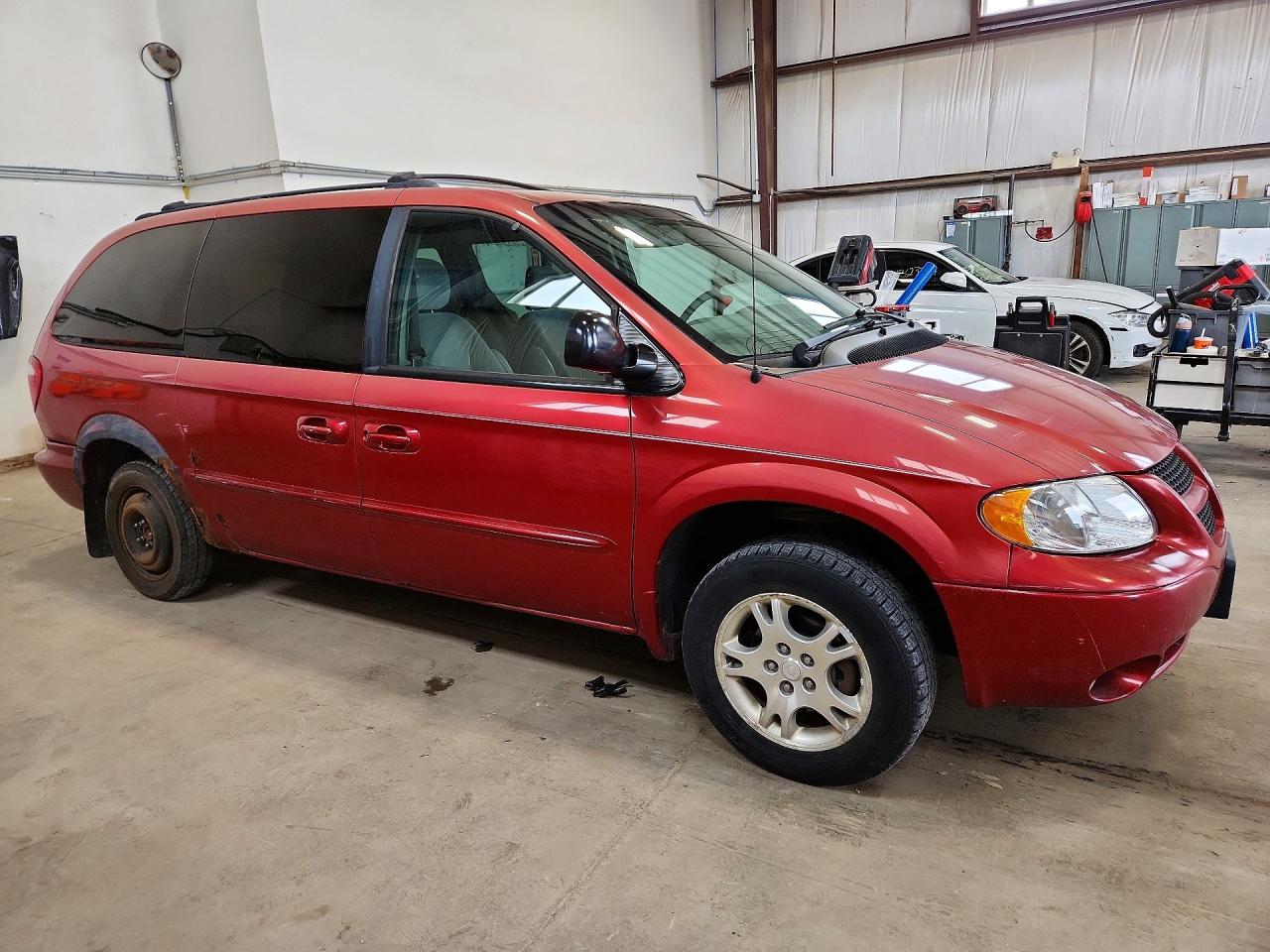2002 Dodge Grand Caravan Sport Red vin: 2B4GP44R52R511431