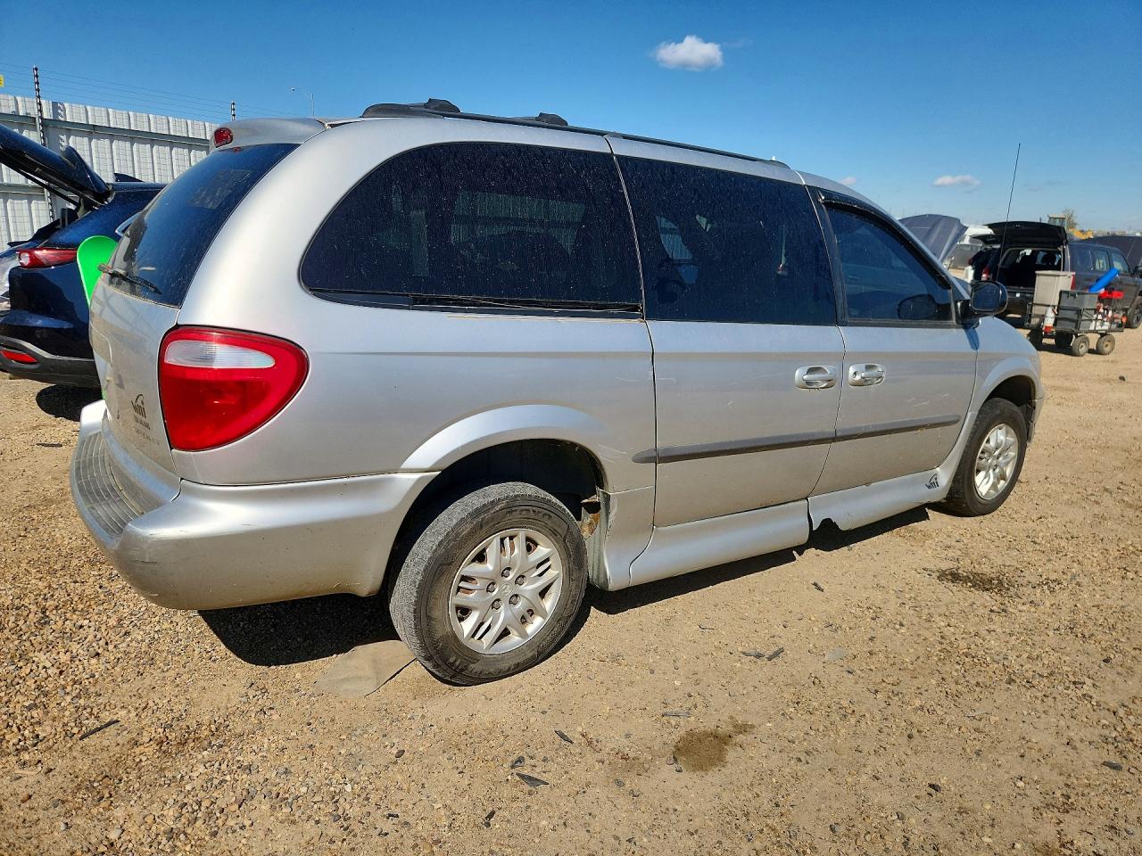 2002 Dodge Grand Caravan Sport Silver vin: 2B4GP44R82R702745