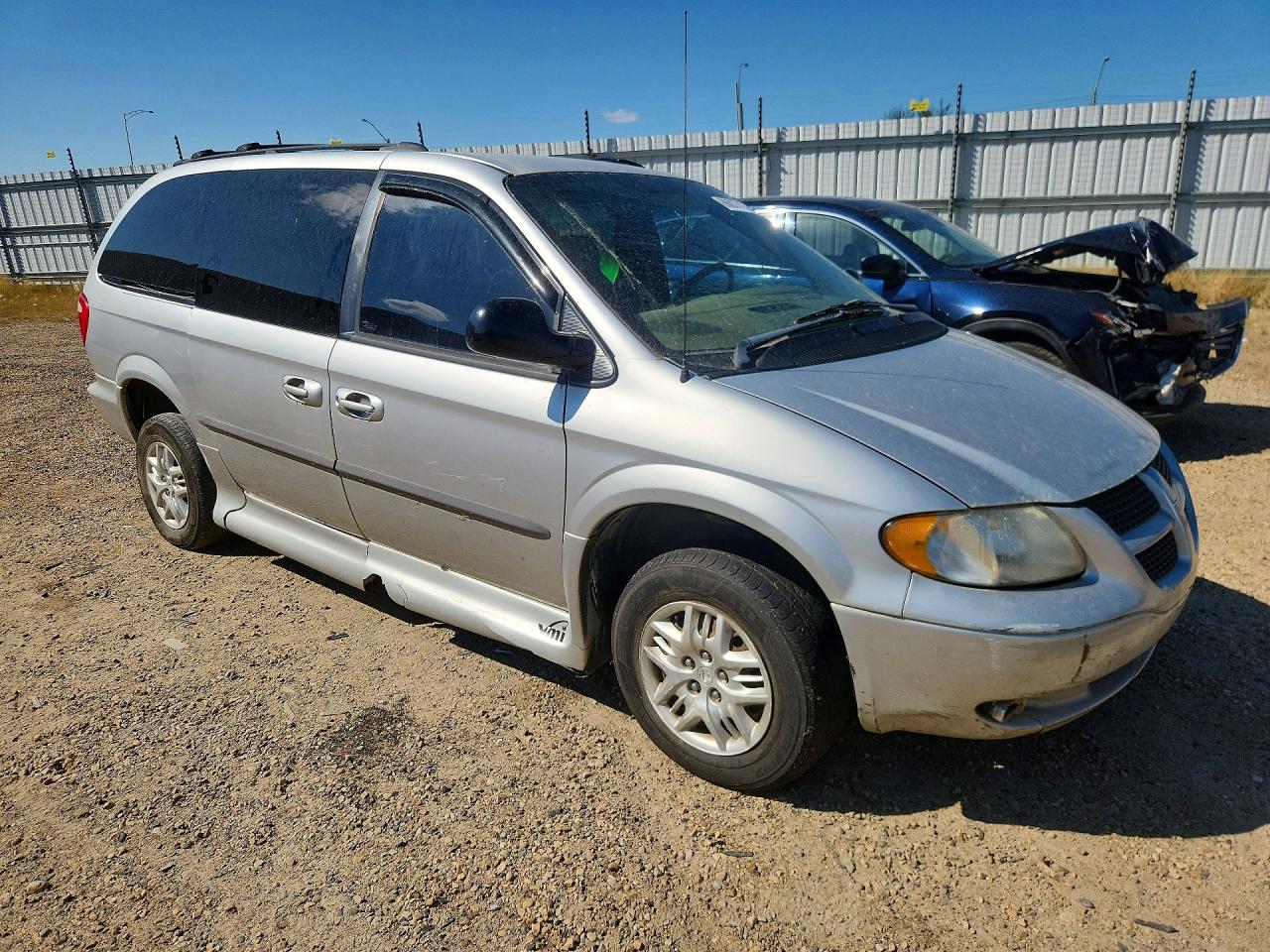 2002 Dodge Grand Caravan Sport Silver vin: 2B4GP44R82R702745