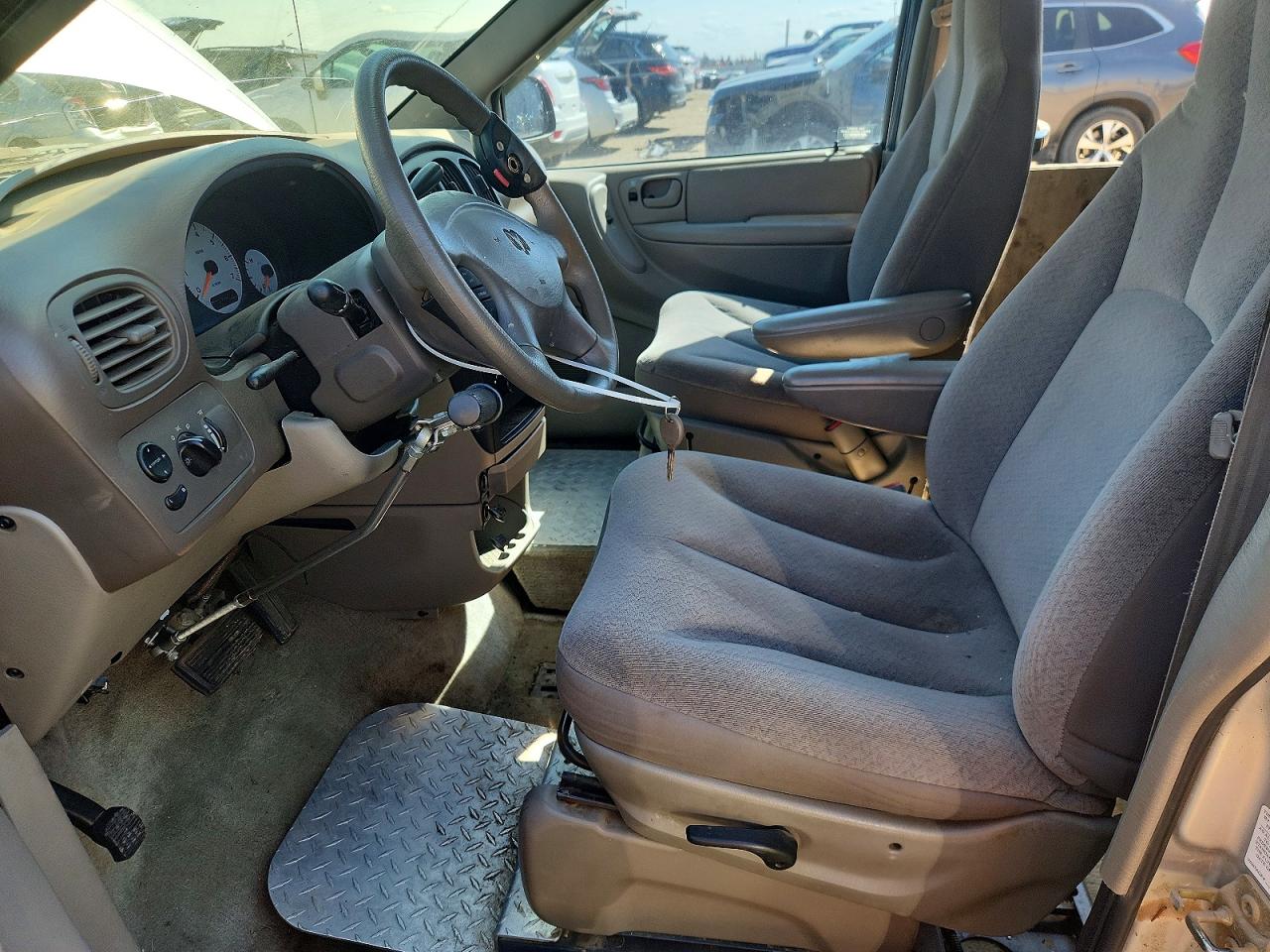 2002 Dodge Grand Caravan Sport Silver vin: 2B4GP44R82R702745
