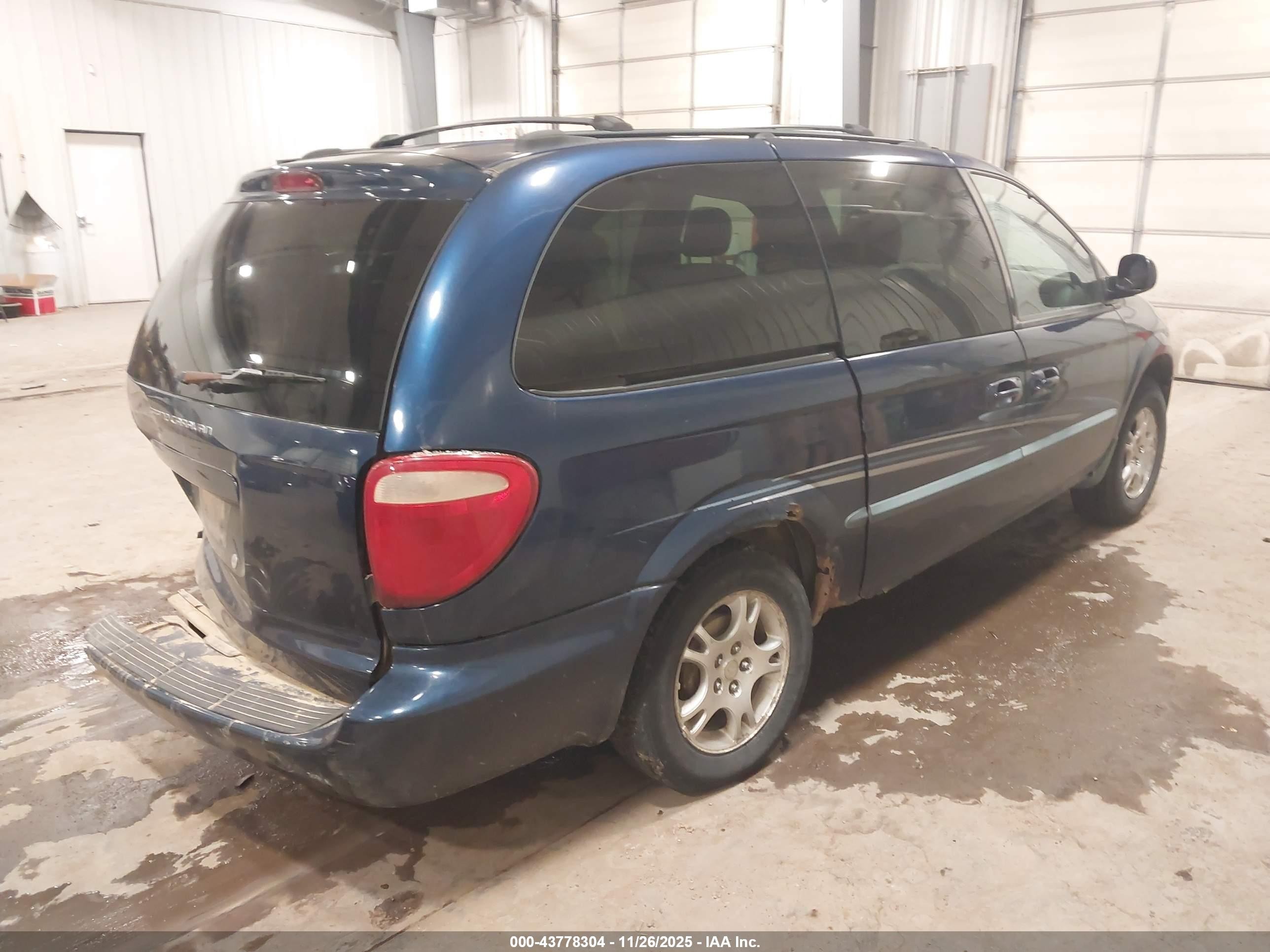 2002 Dodge Grand Caravan Sport Blue vin: 2B4GP44RX2R735309