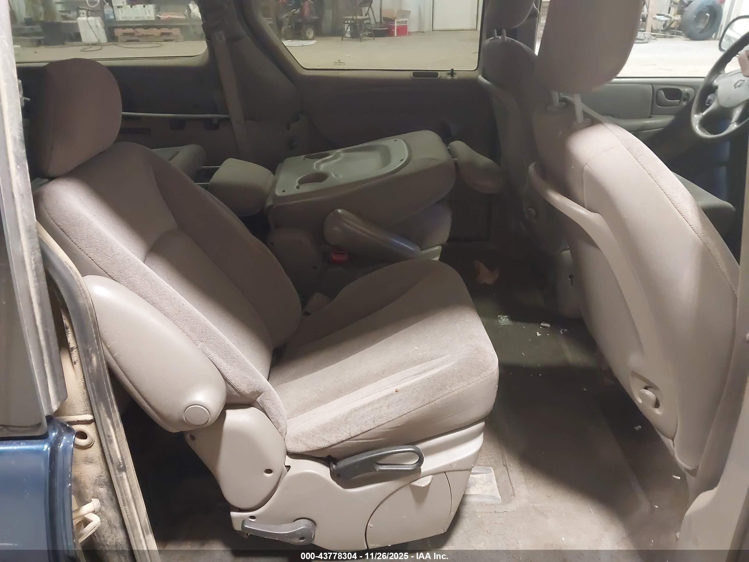 2002 Dodge Grand Caravan Sport Blue vin: 2B4GP44RX2R735309