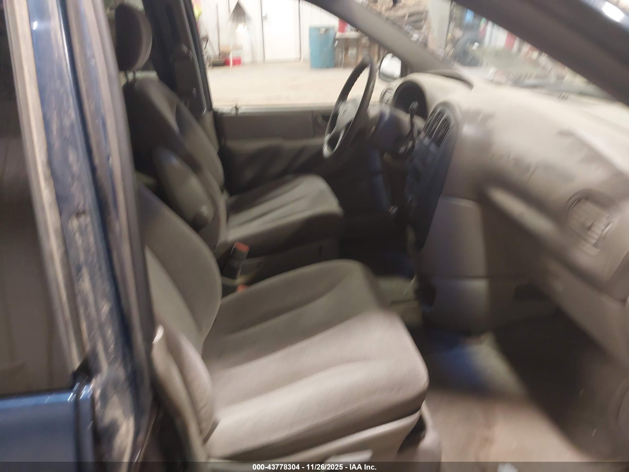 2002 Dodge Grand Caravan Sport Blue vin: 2B4GP44RX2R735309