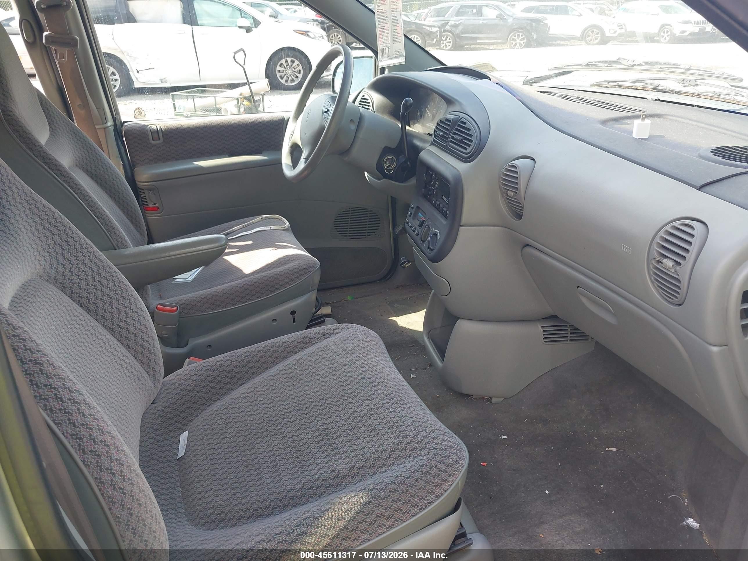 2000 Dodge Caravan Se Silver vin: 2B4GP45G3YR696066