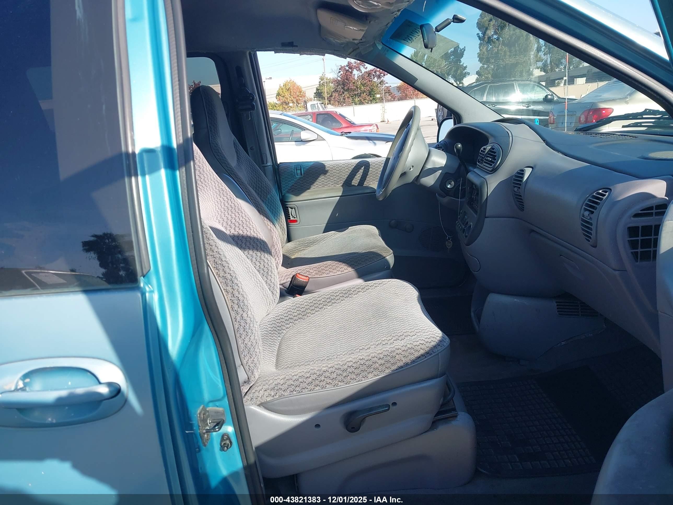 1999 Dodge Caravan Se Light Blue vin: 2B4GP45R3XR435259