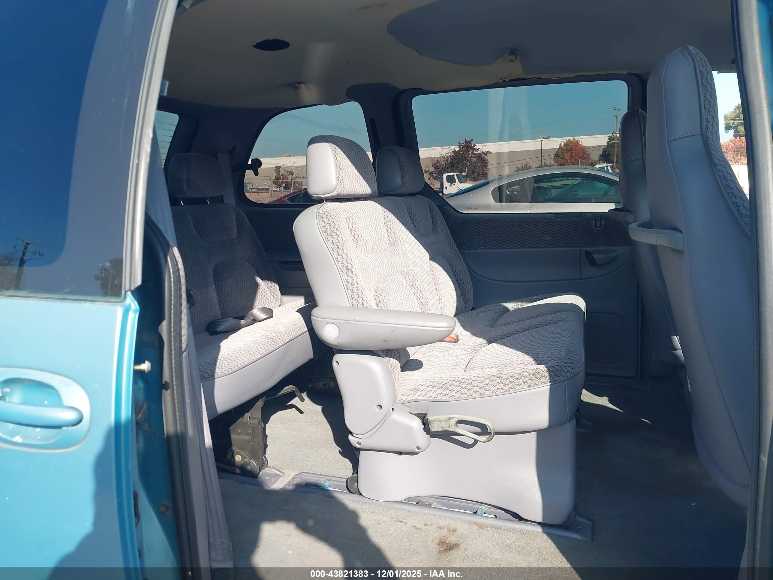 1999 Dodge Caravan Se Light Blue vin: 2B4GP45R3XR435259