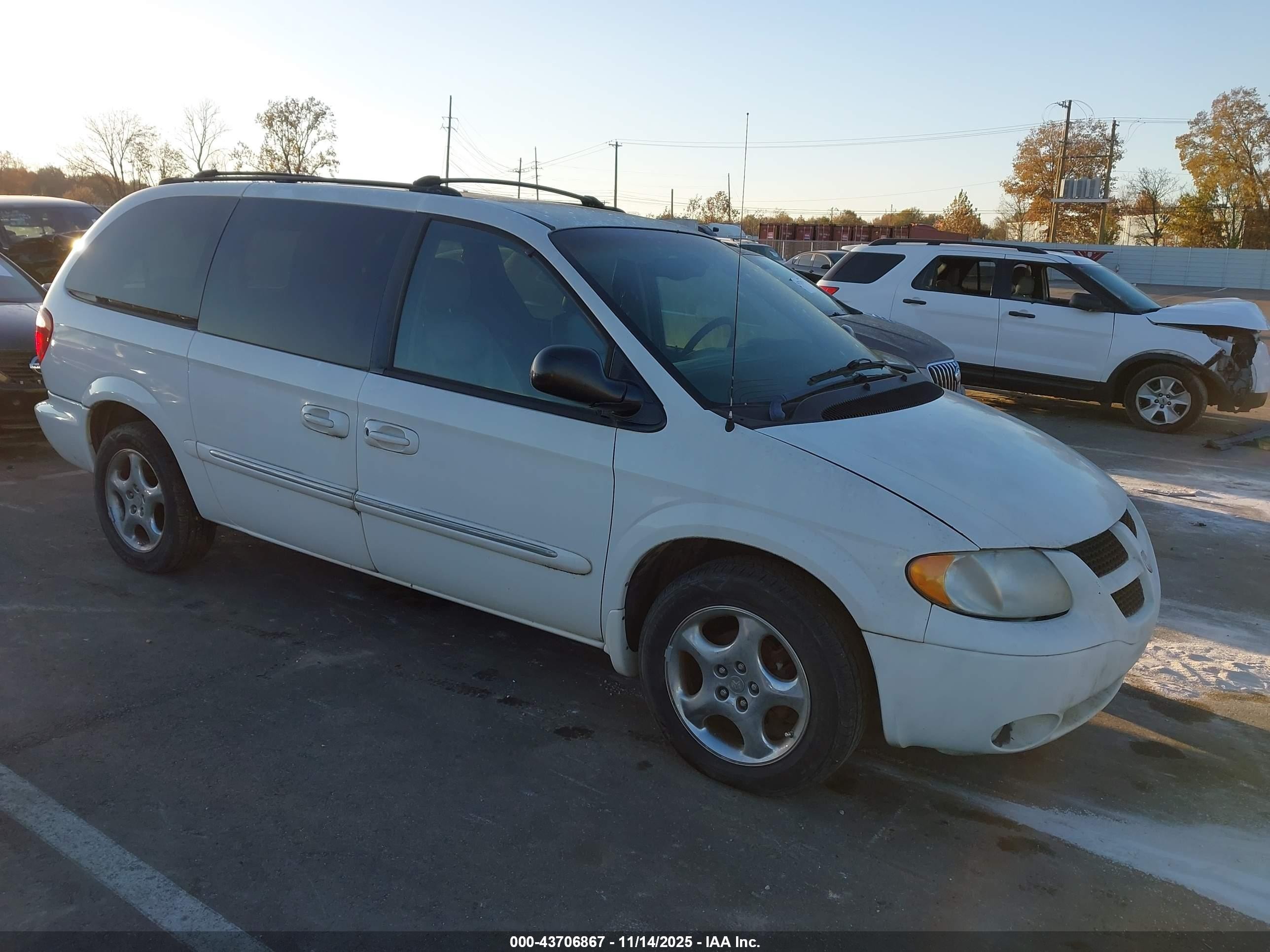 2002 Dodge Grand Caravan Es White vin: 2B4GP54L42R594996
