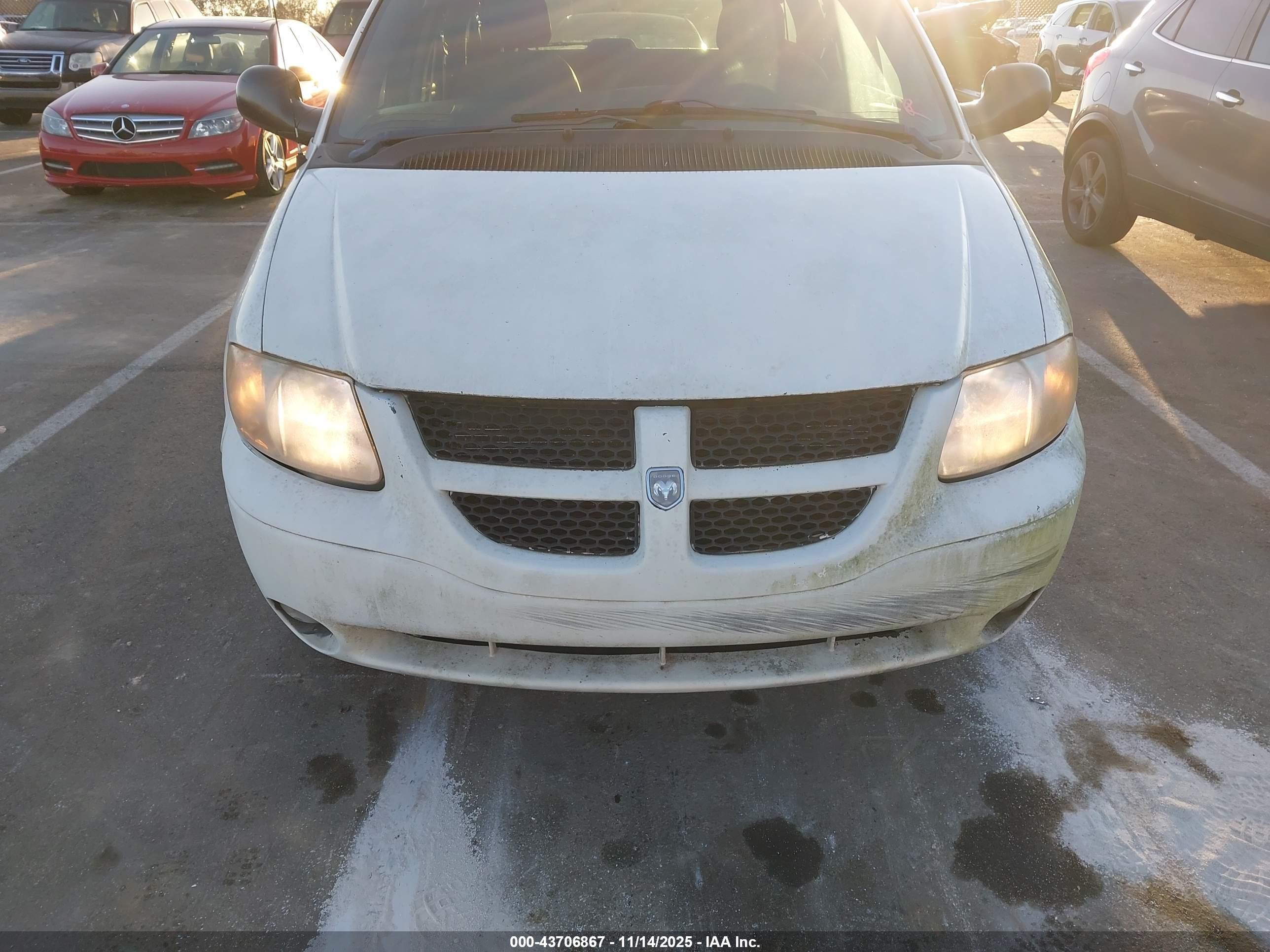 2002 Dodge Grand Caravan Es White vin: 2B4GP54L42R594996