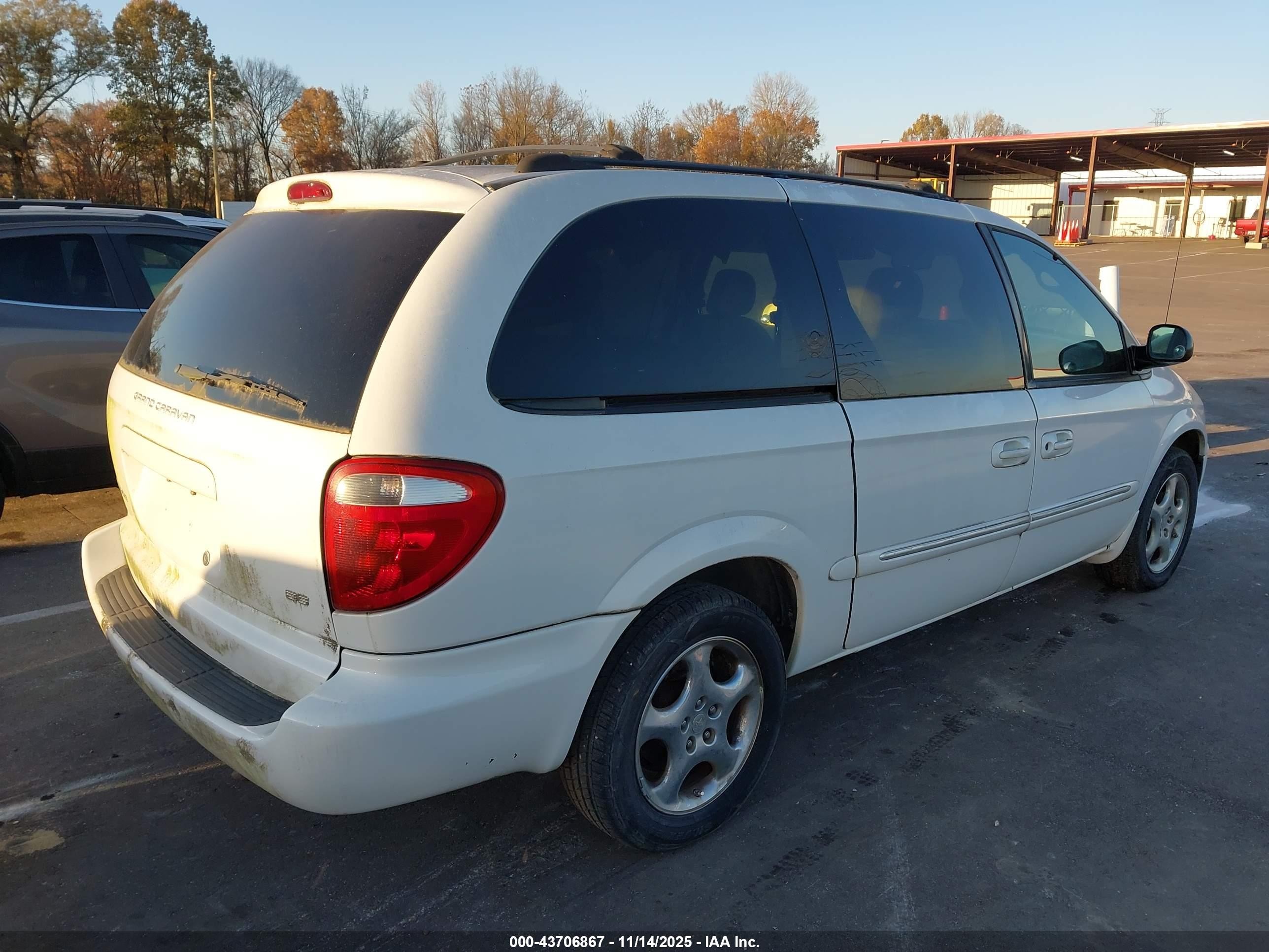 2002 Dodge Grand Caravan Es White vin: 2B4GP54L42R594996
