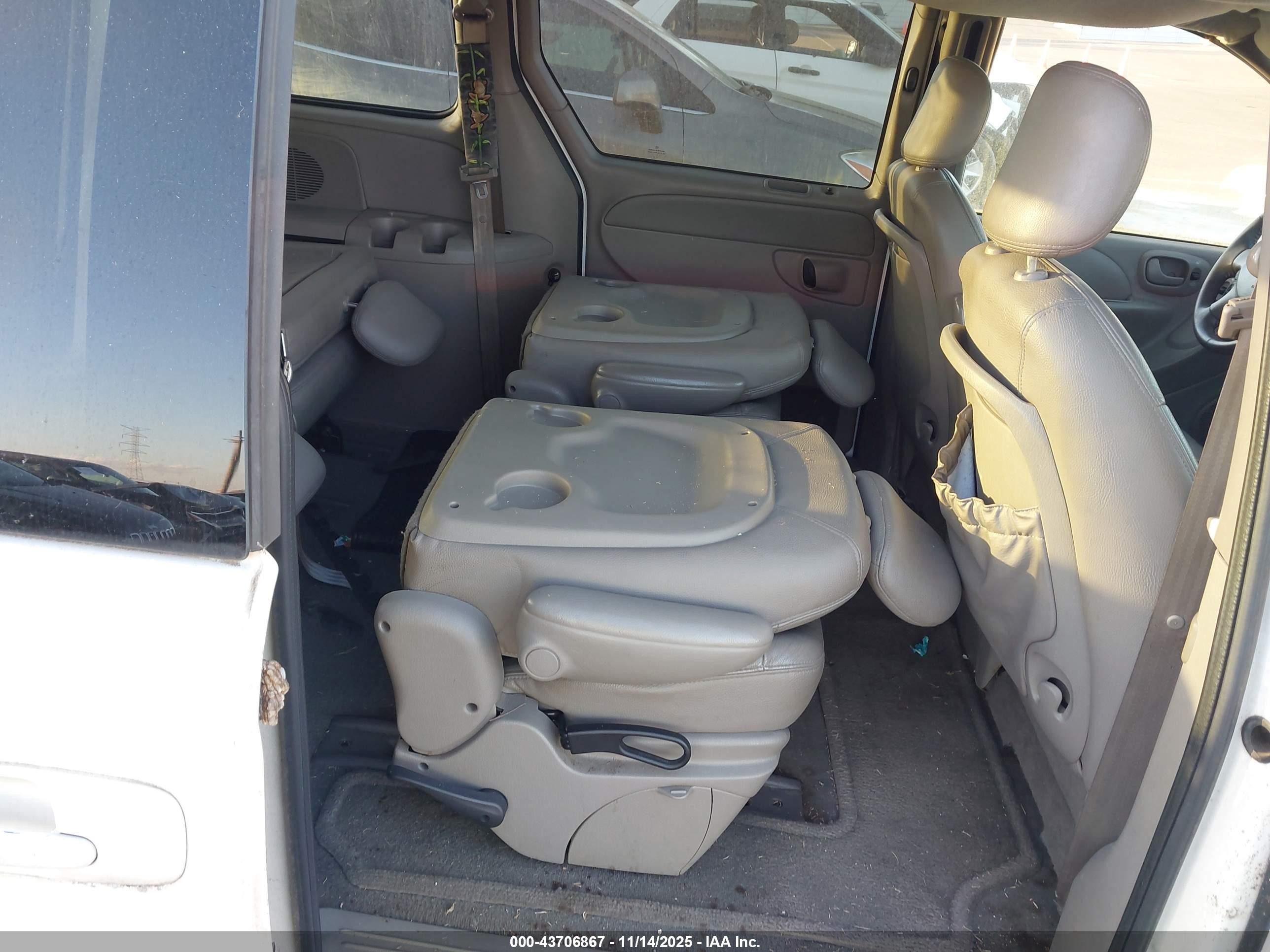 2002 Dodge Grand Caravan Es White vin: 2B4GP54L42R594996