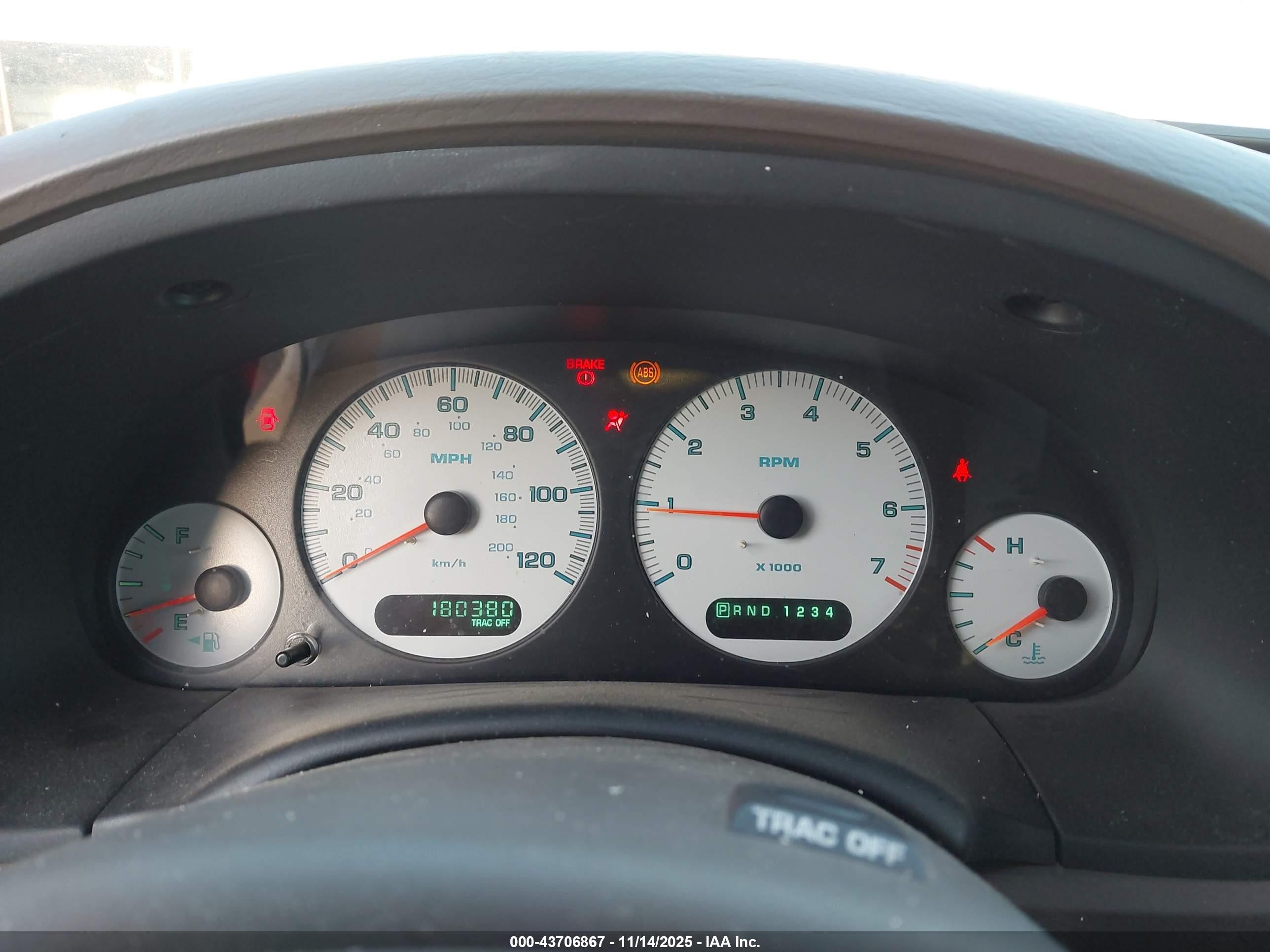 2002 Dodge Grand Caravan Es White vin: 2B4GP54L42R594996
